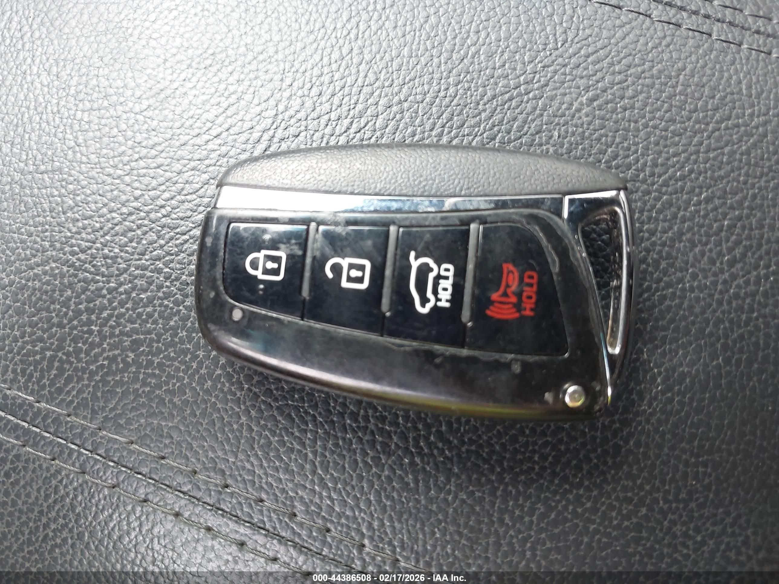 HYUNDAI SANTA image 11