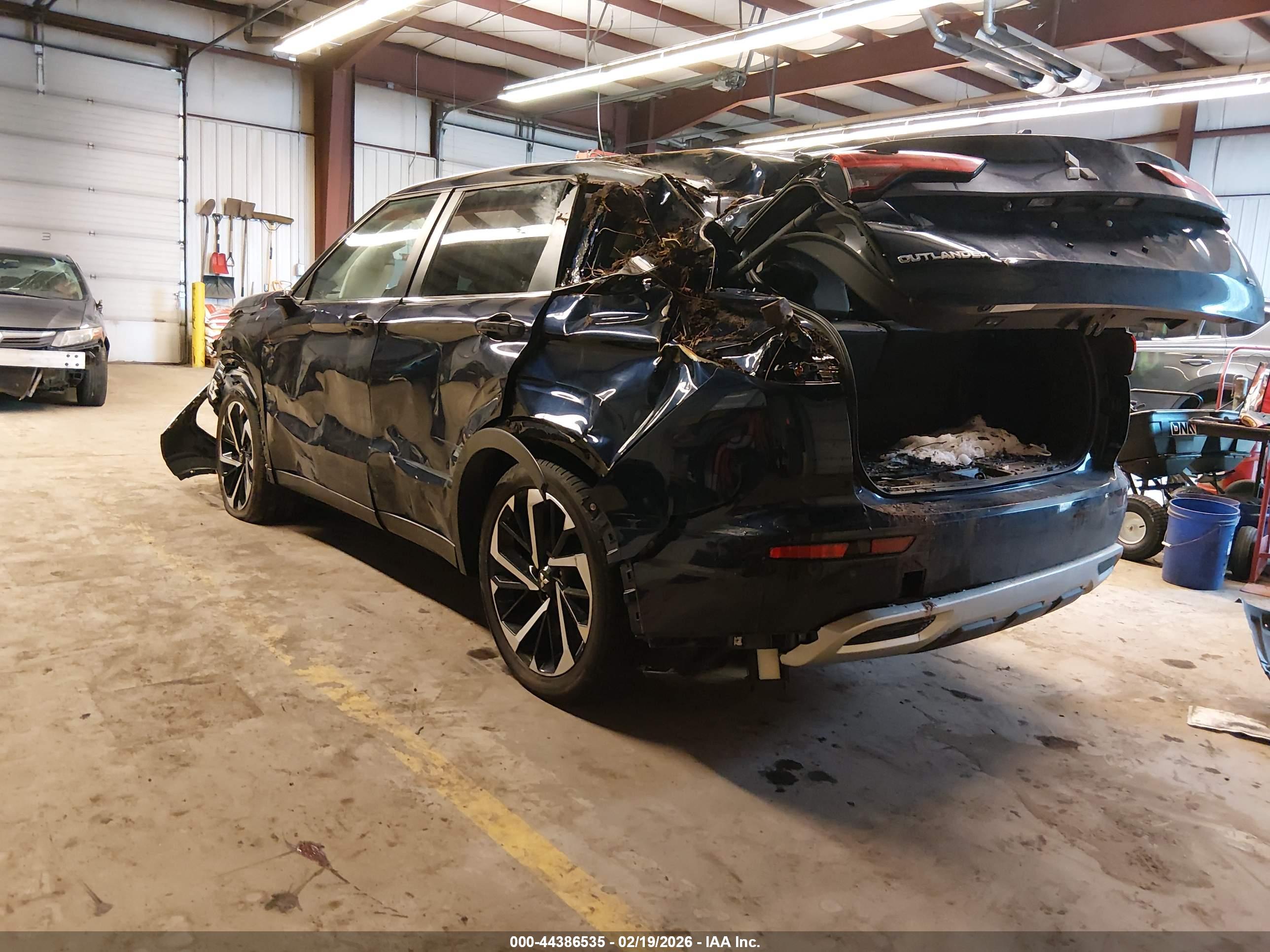 MITSUBISHI OUTLANDER image 3
