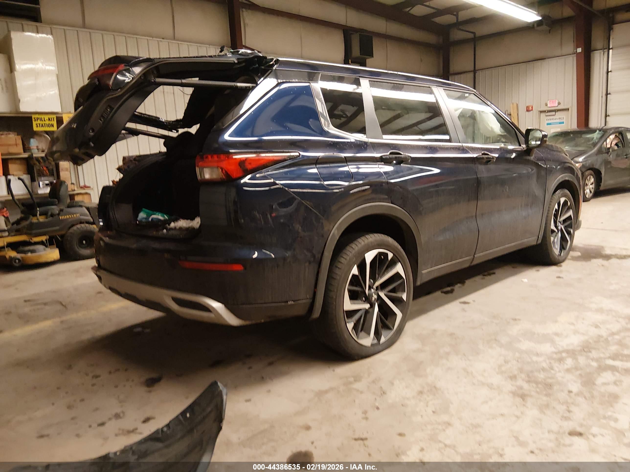 MITSUBISHI OUTLANDER image 4