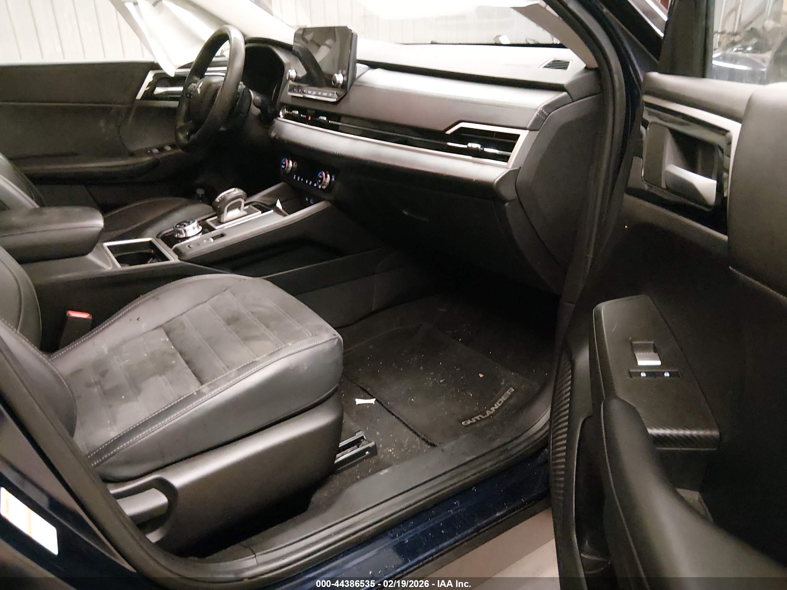 MITSUBISHI OUTLANDER image 5