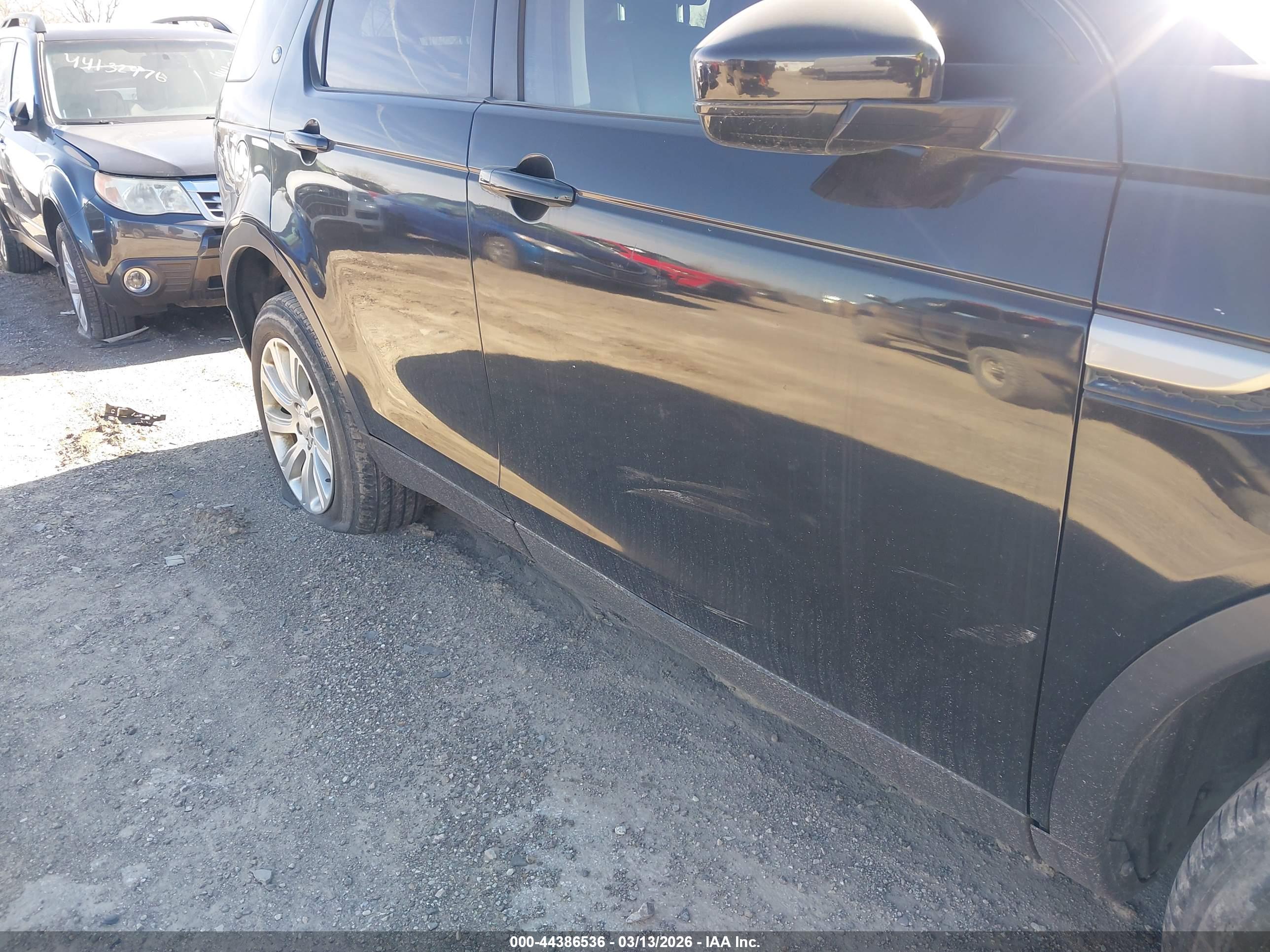 LAND ROVER image 6