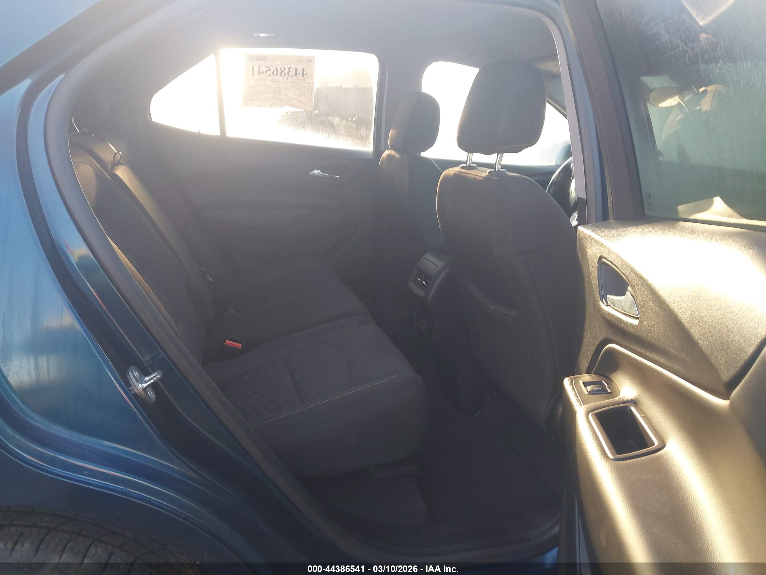 CHEVROLET EQUINOX image 8