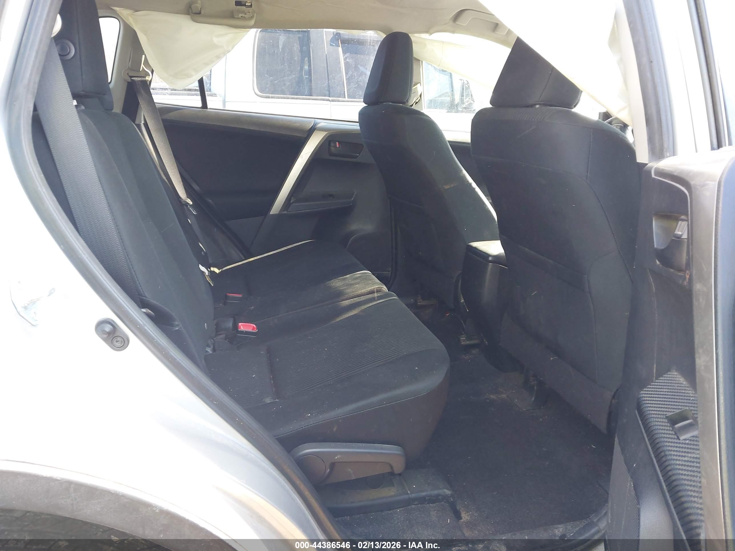 TOYOTA RAV4 image 8