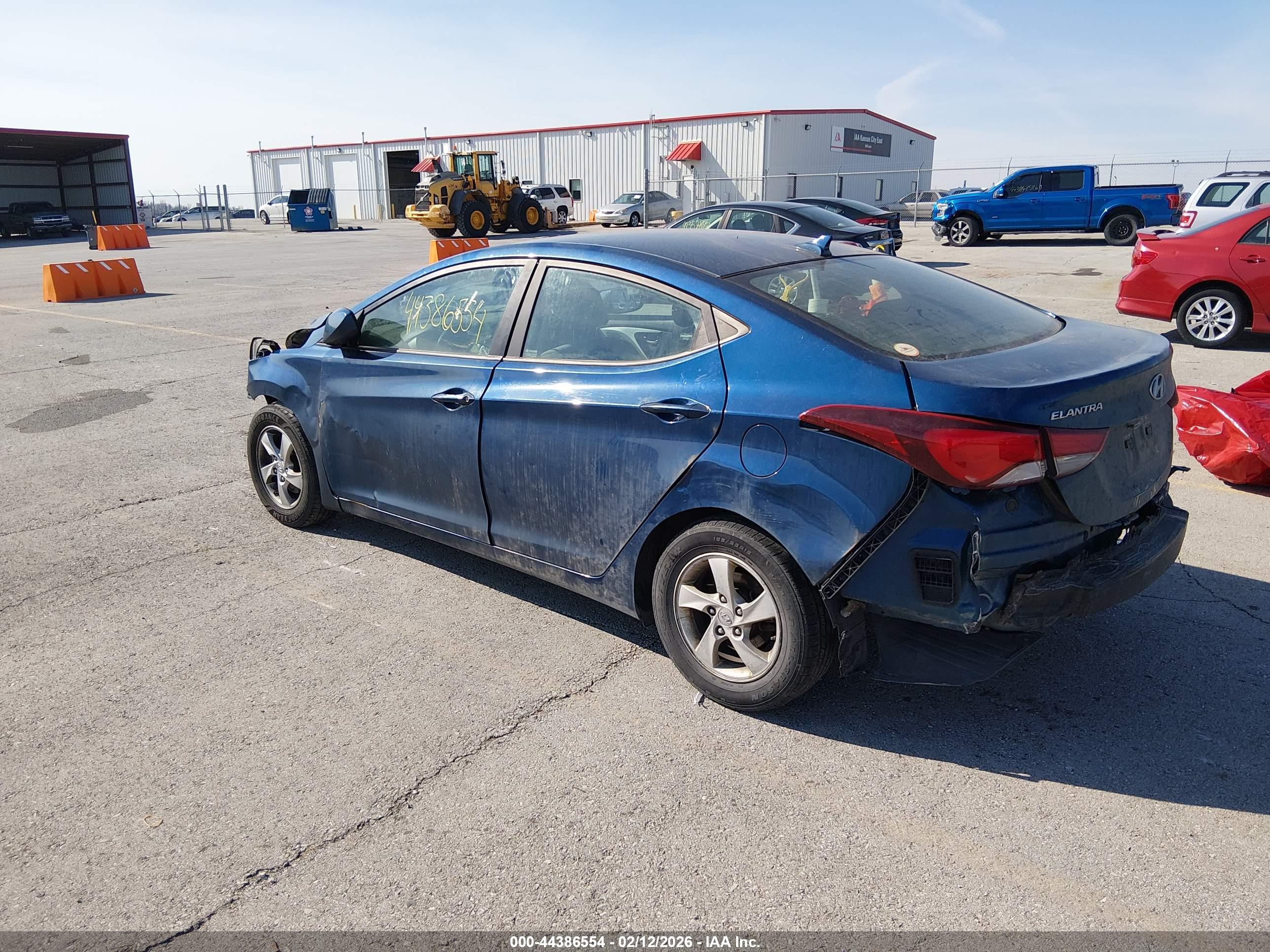 HYUNDAI ELANTRA image 3