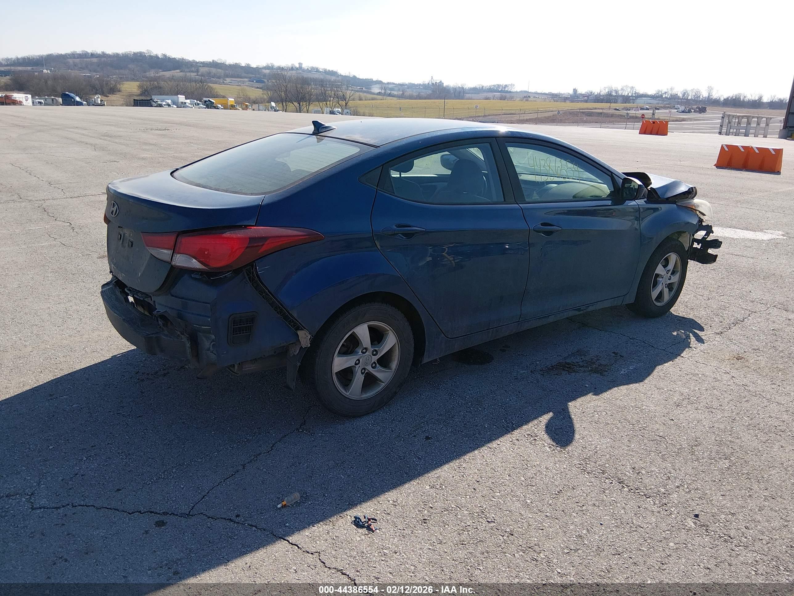 HYUNDAI ELANTRA image 4