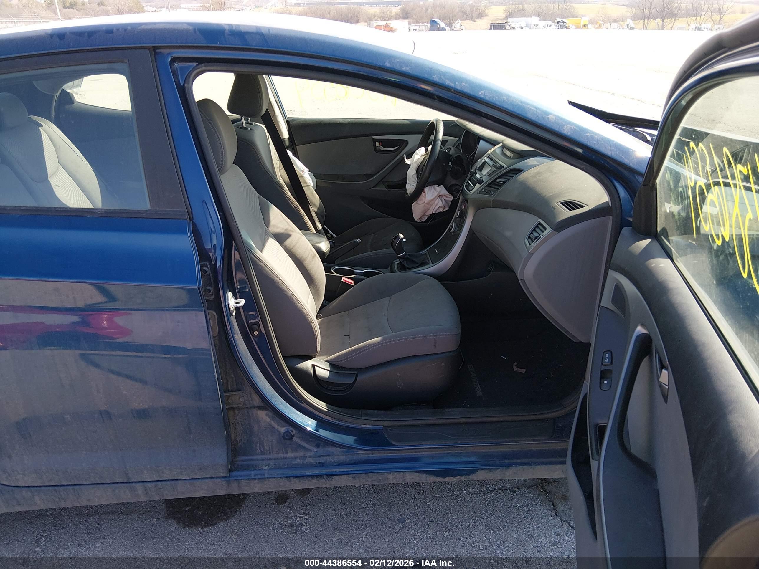HYUNDAI ELANTRA image 5