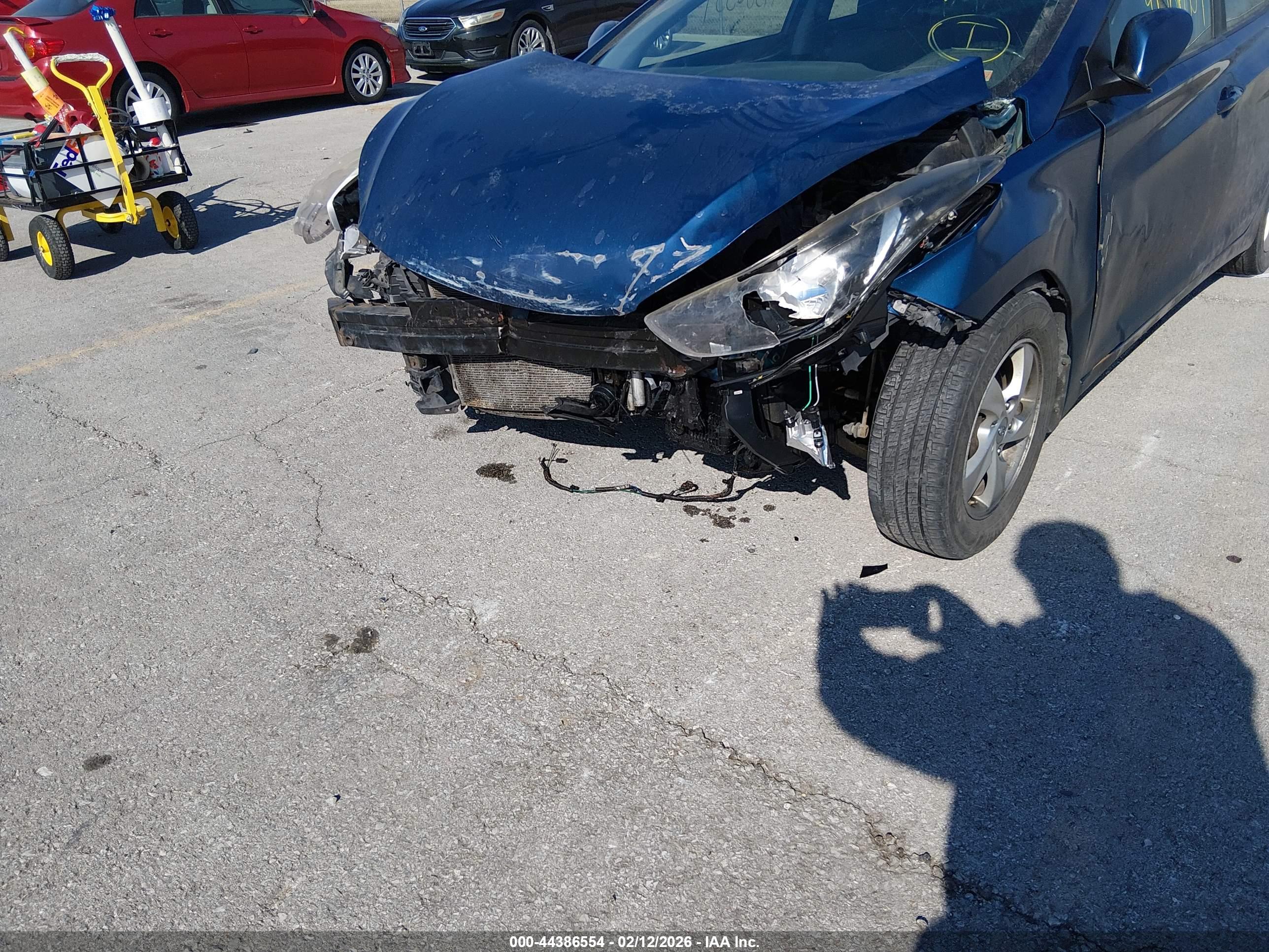 HYUNDAI ELANTRA image 6