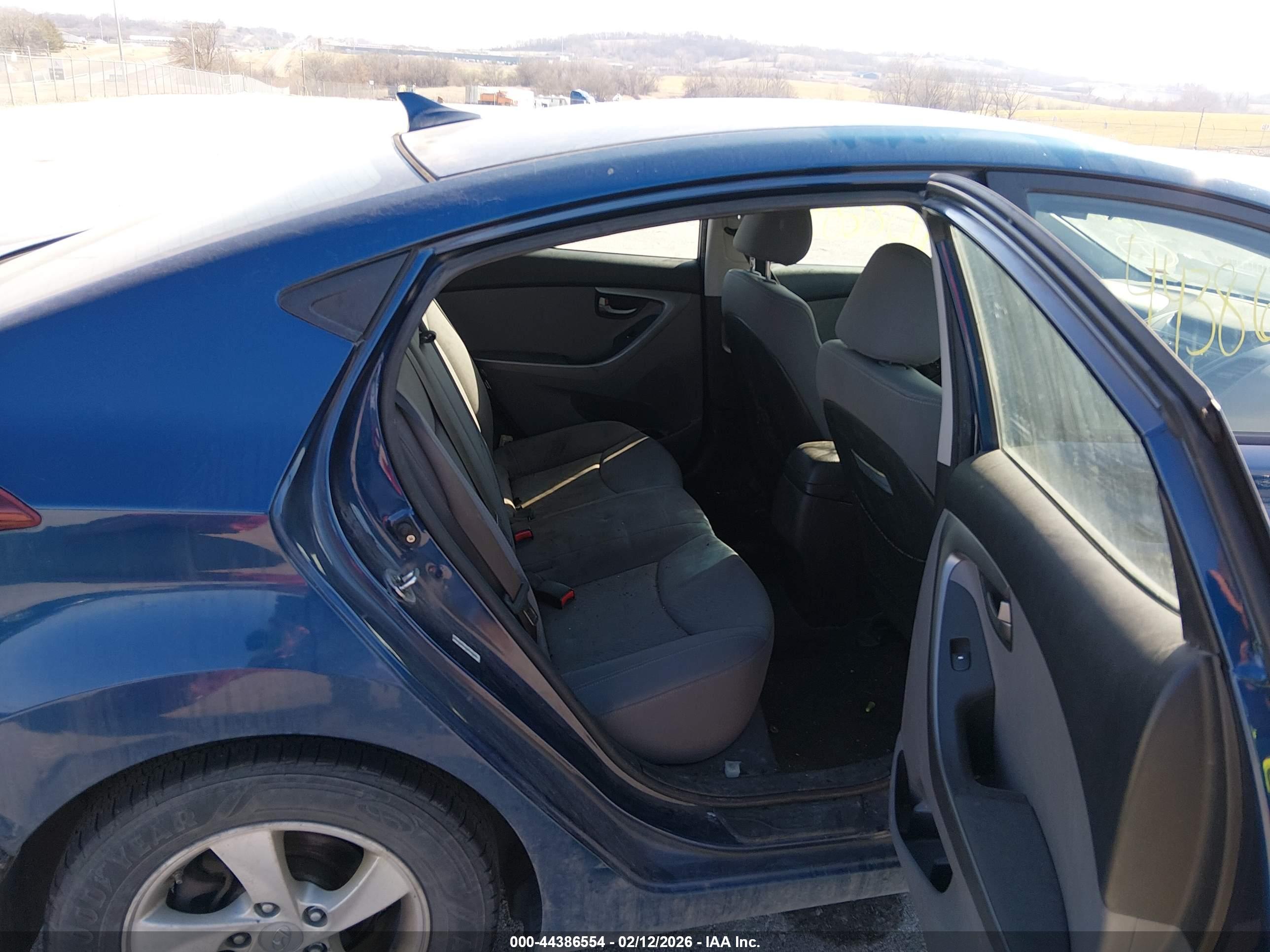 HYUNDAI ELANTRA image 8