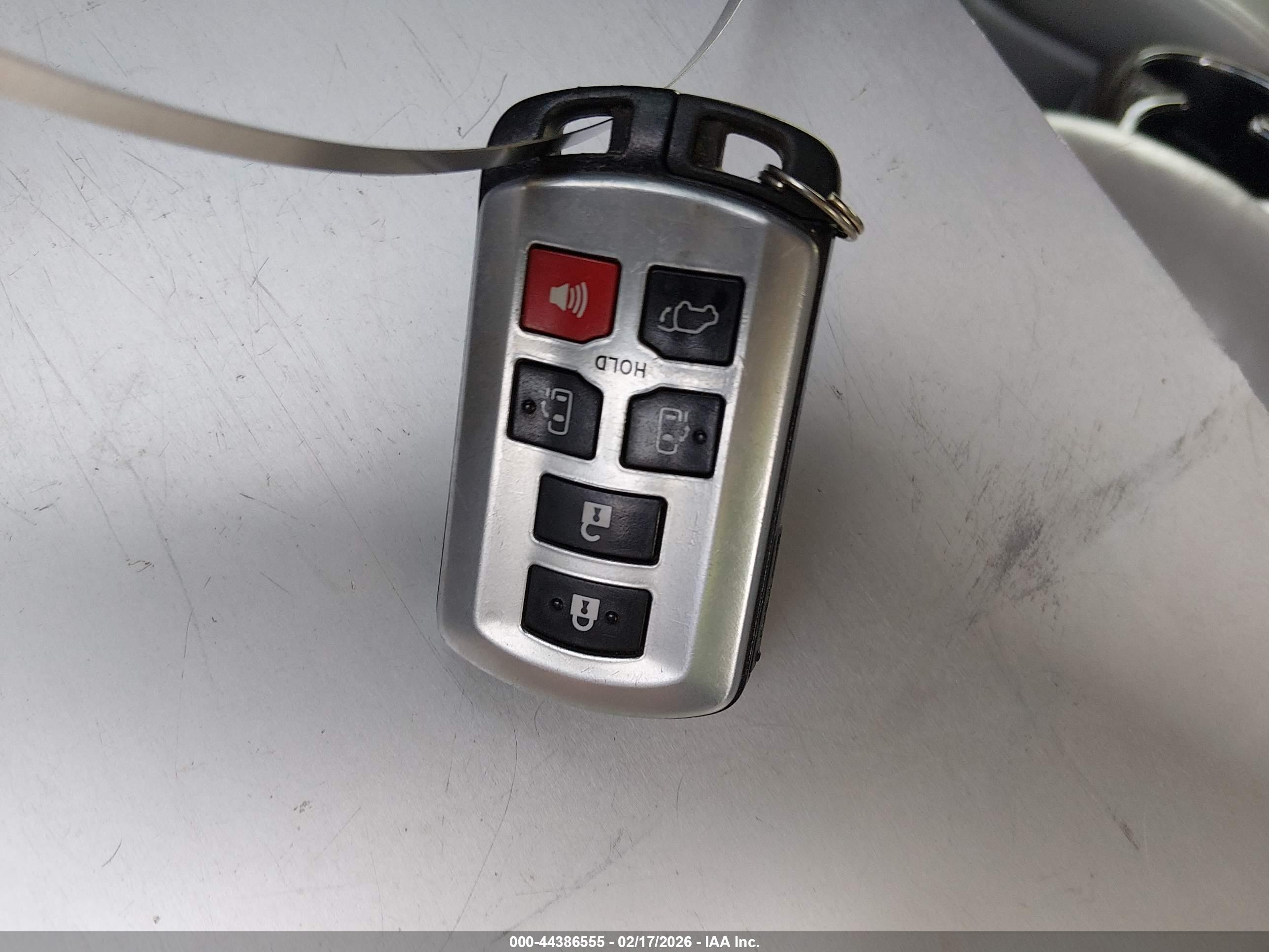 TOYOTA SIENNA image 11