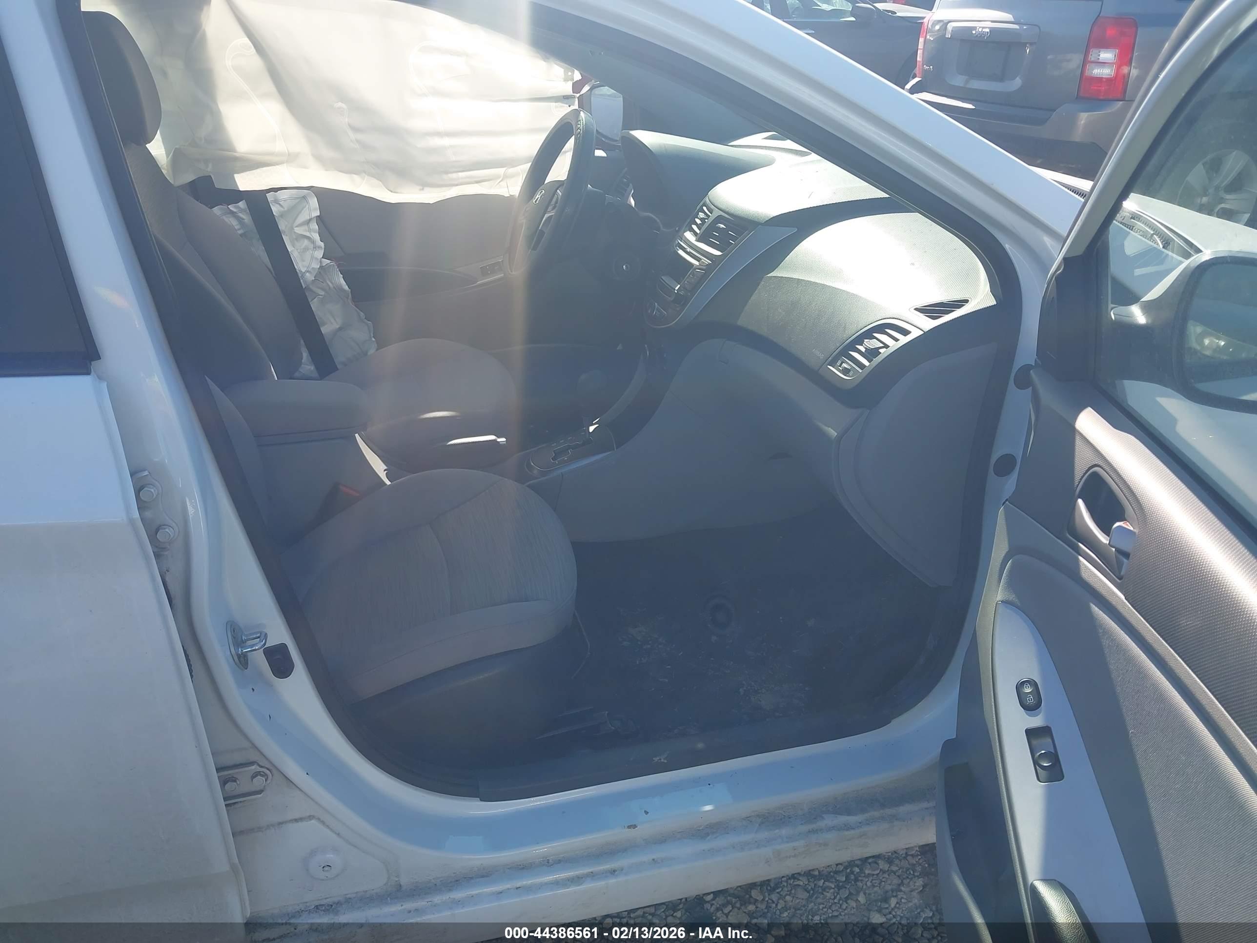 HYUNDAI ACCENT image 5