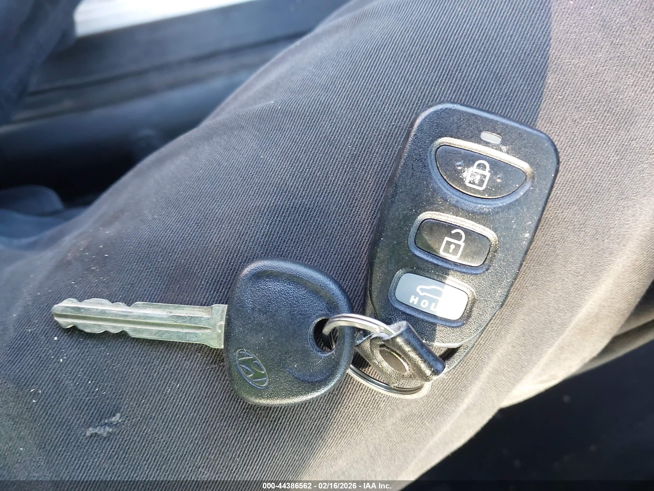 HYUNDAI ELANTRA image 11