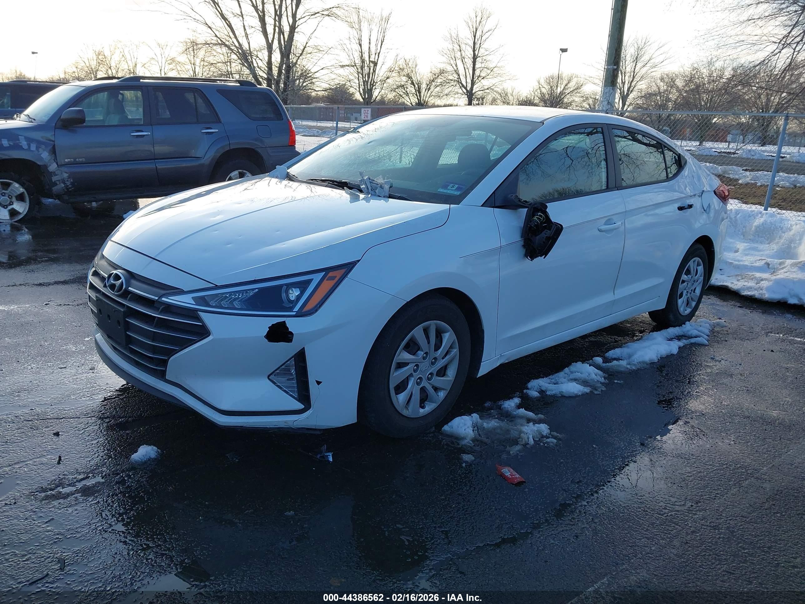 HYUNDAI ELANTRA image 2