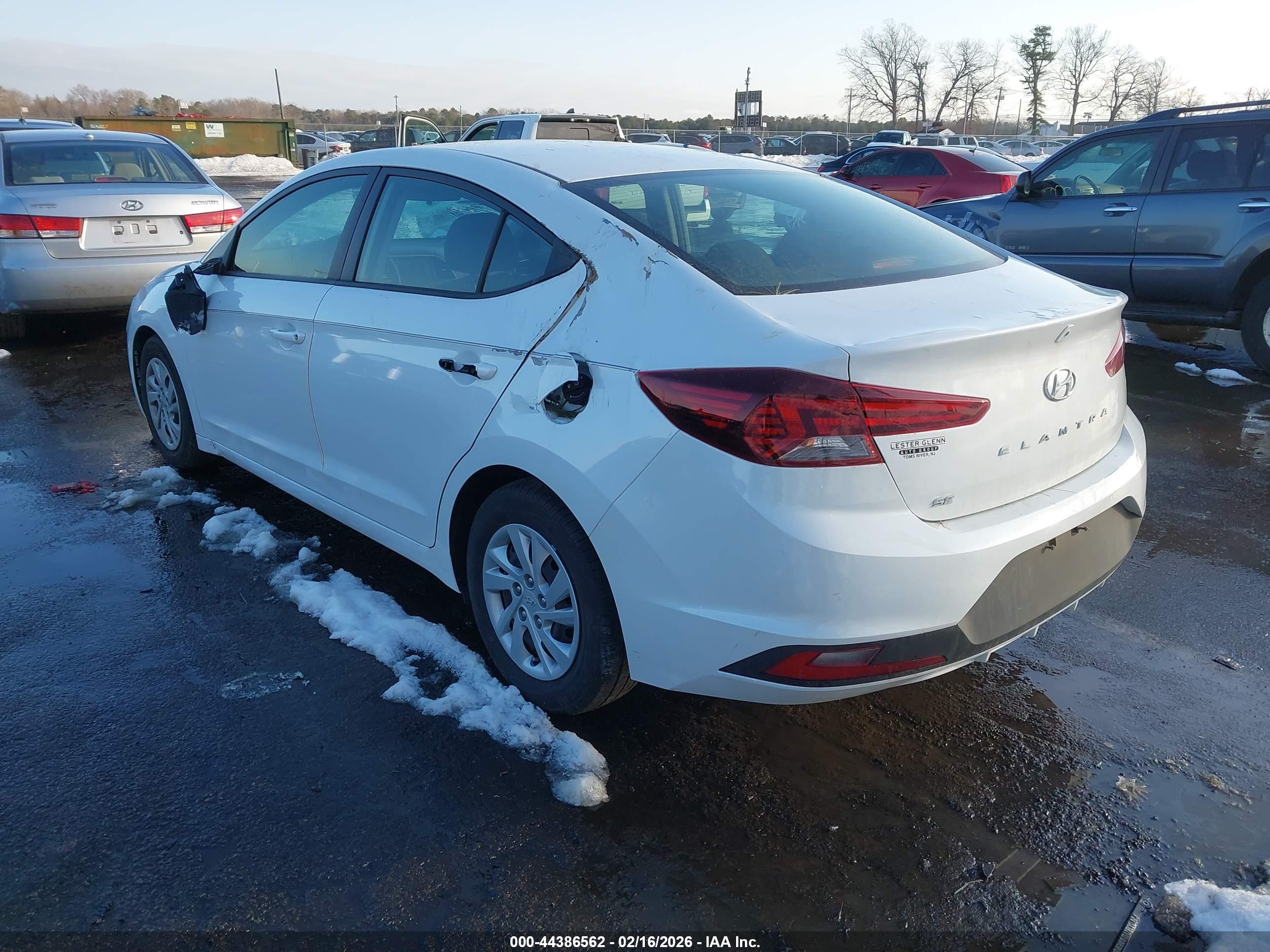HYUNDAI ELANTRA image 3