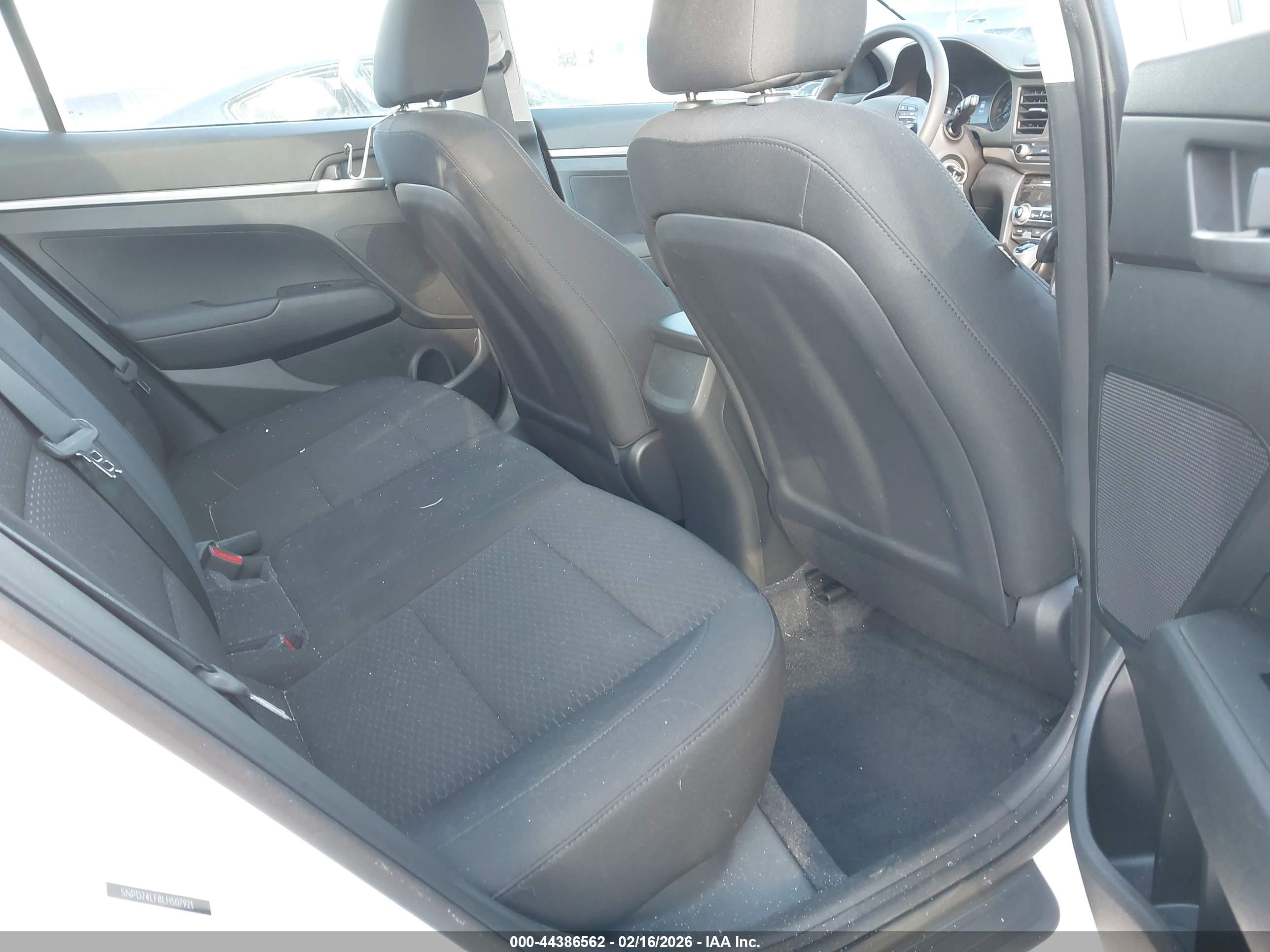 HYUNDAI ELANTRA image 8