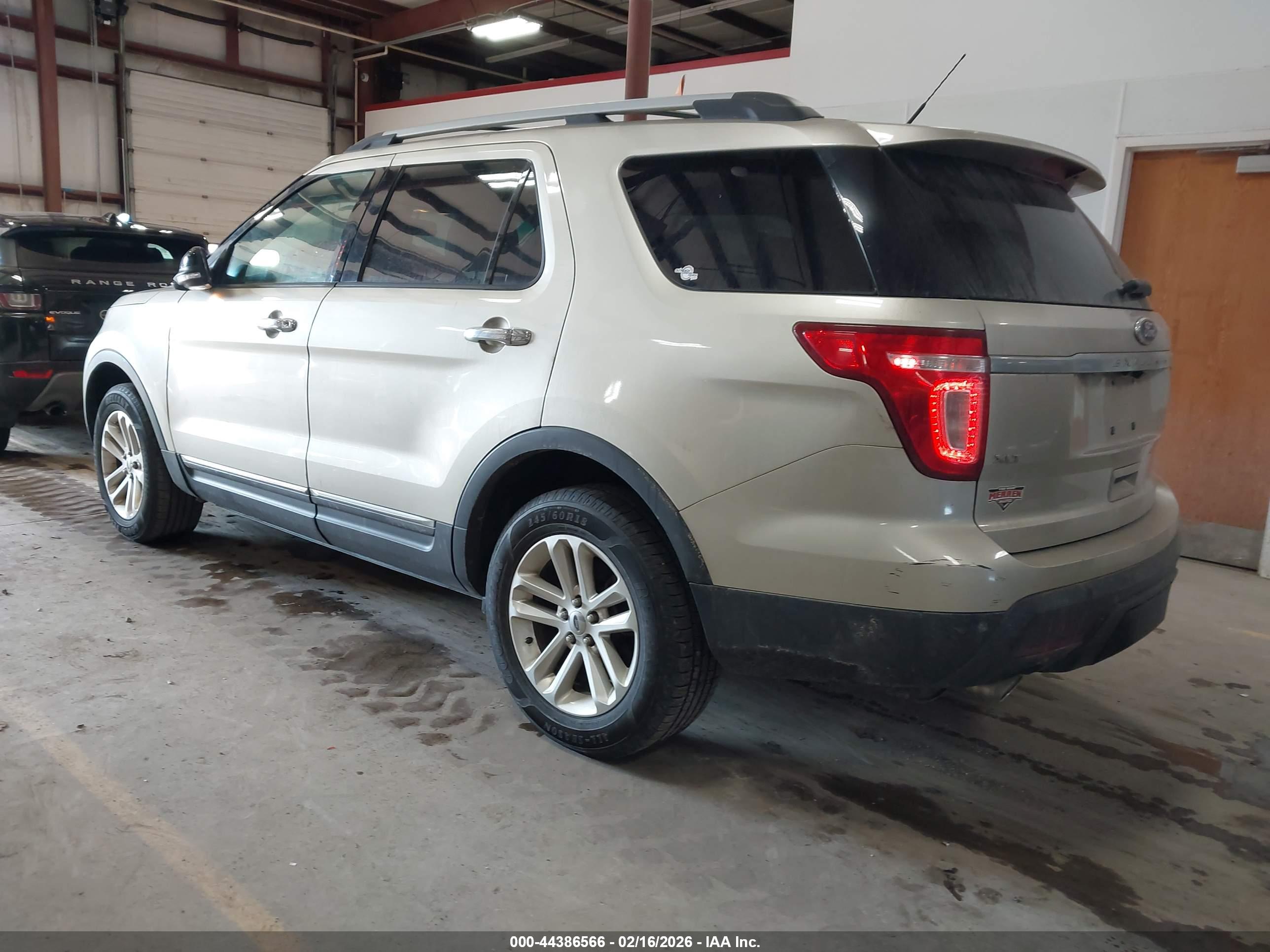 FORD EXPLORER image 3