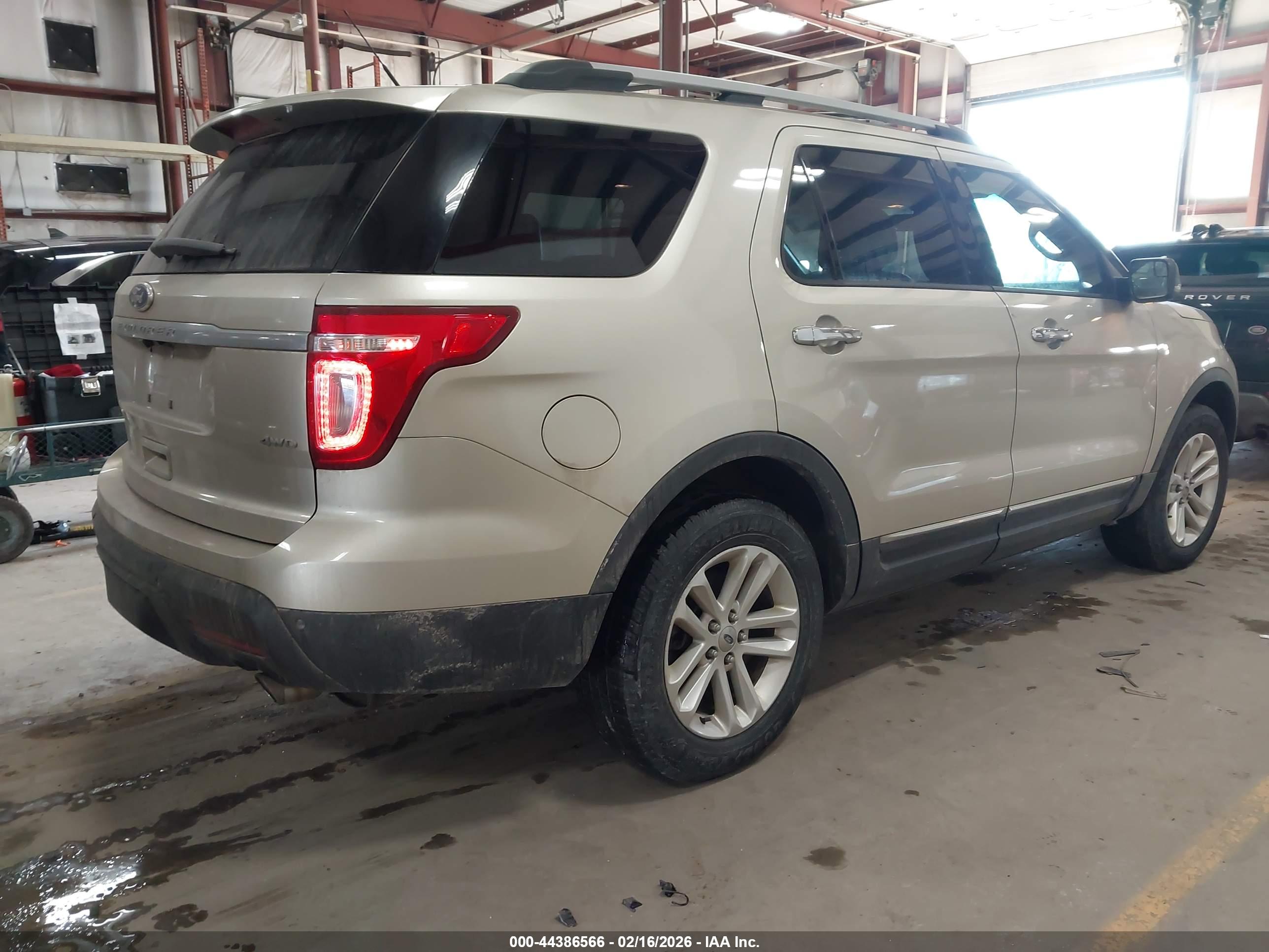 FORD EXPLORER image 4
