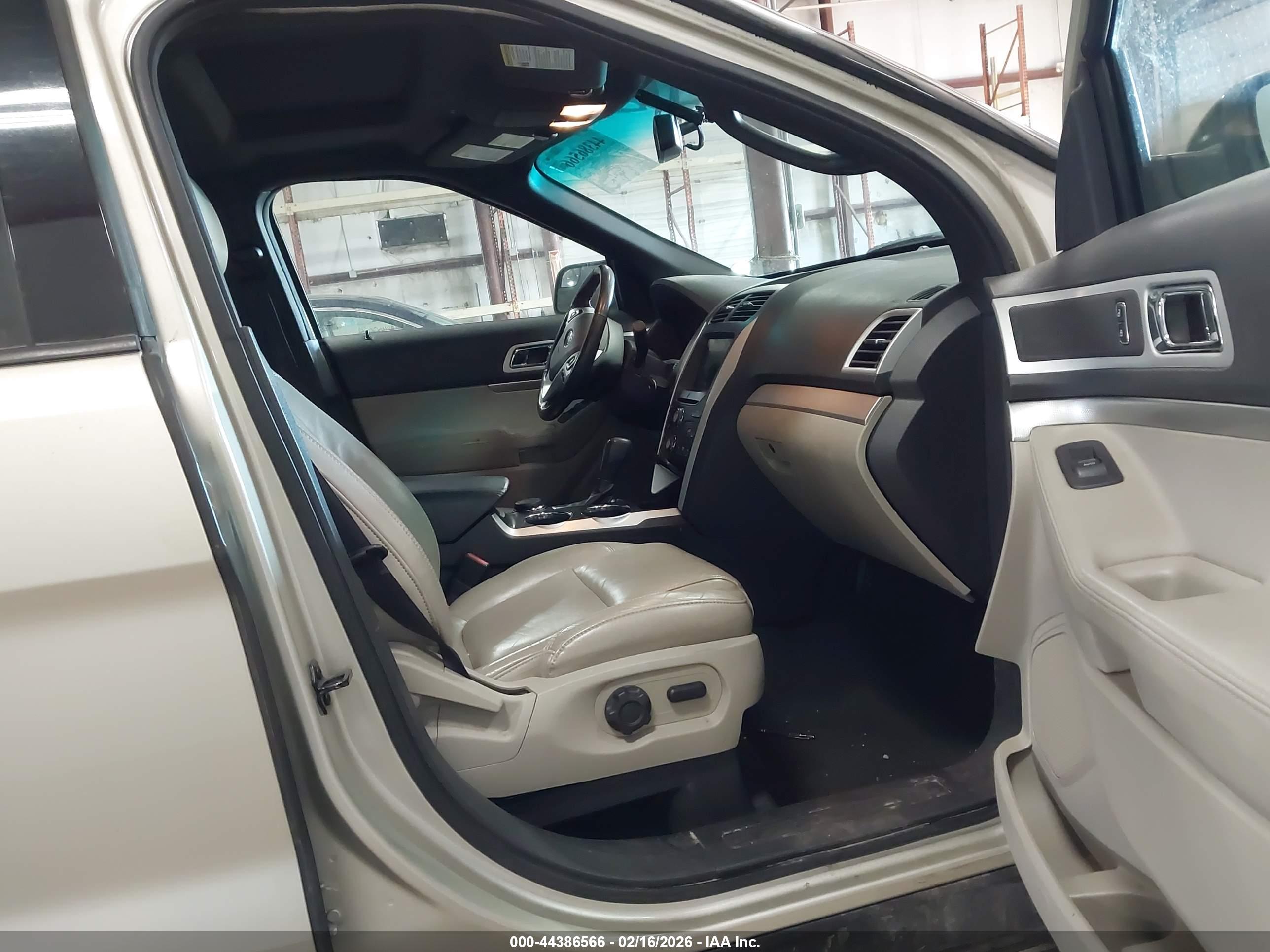 FORD EXPLORER image 5