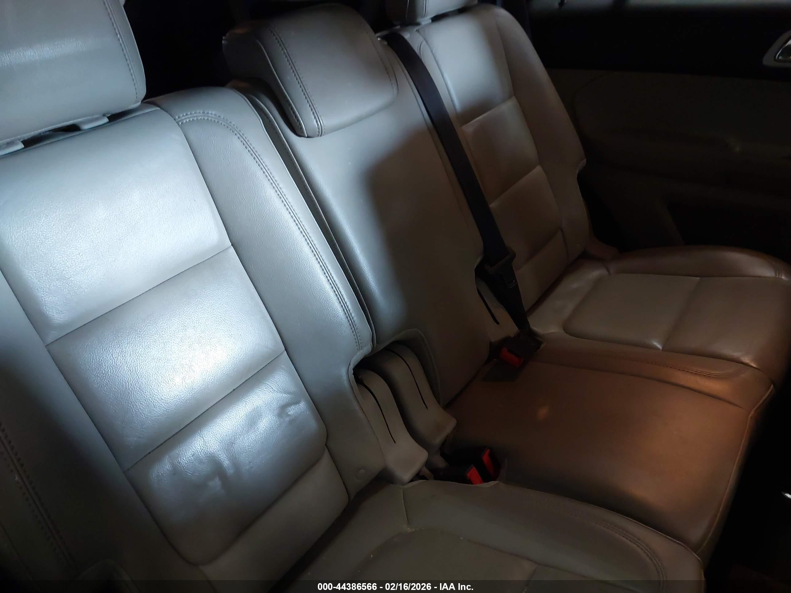 FORD EXPLORER image 8