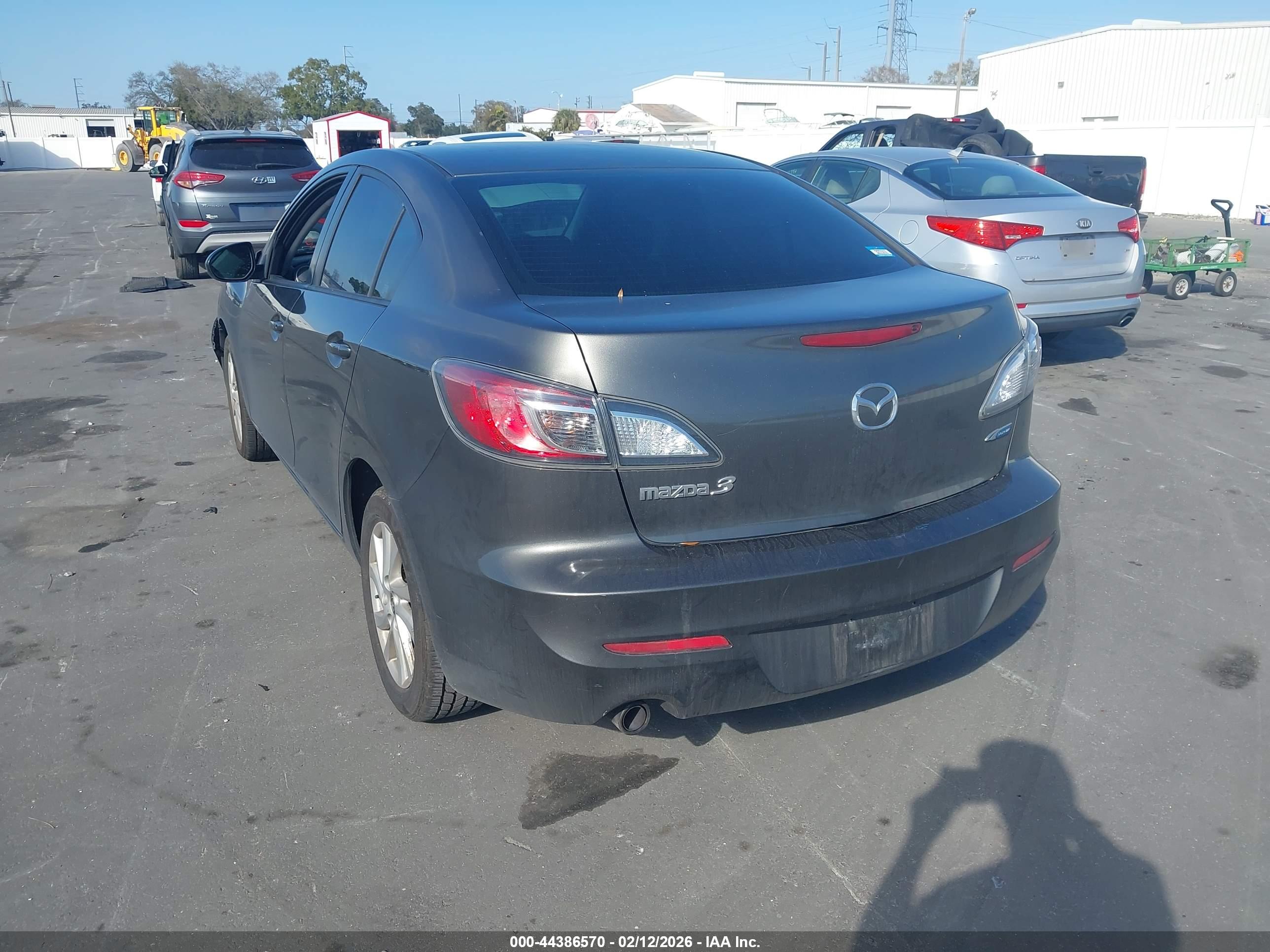 MAZDA MAZDA3 image 3