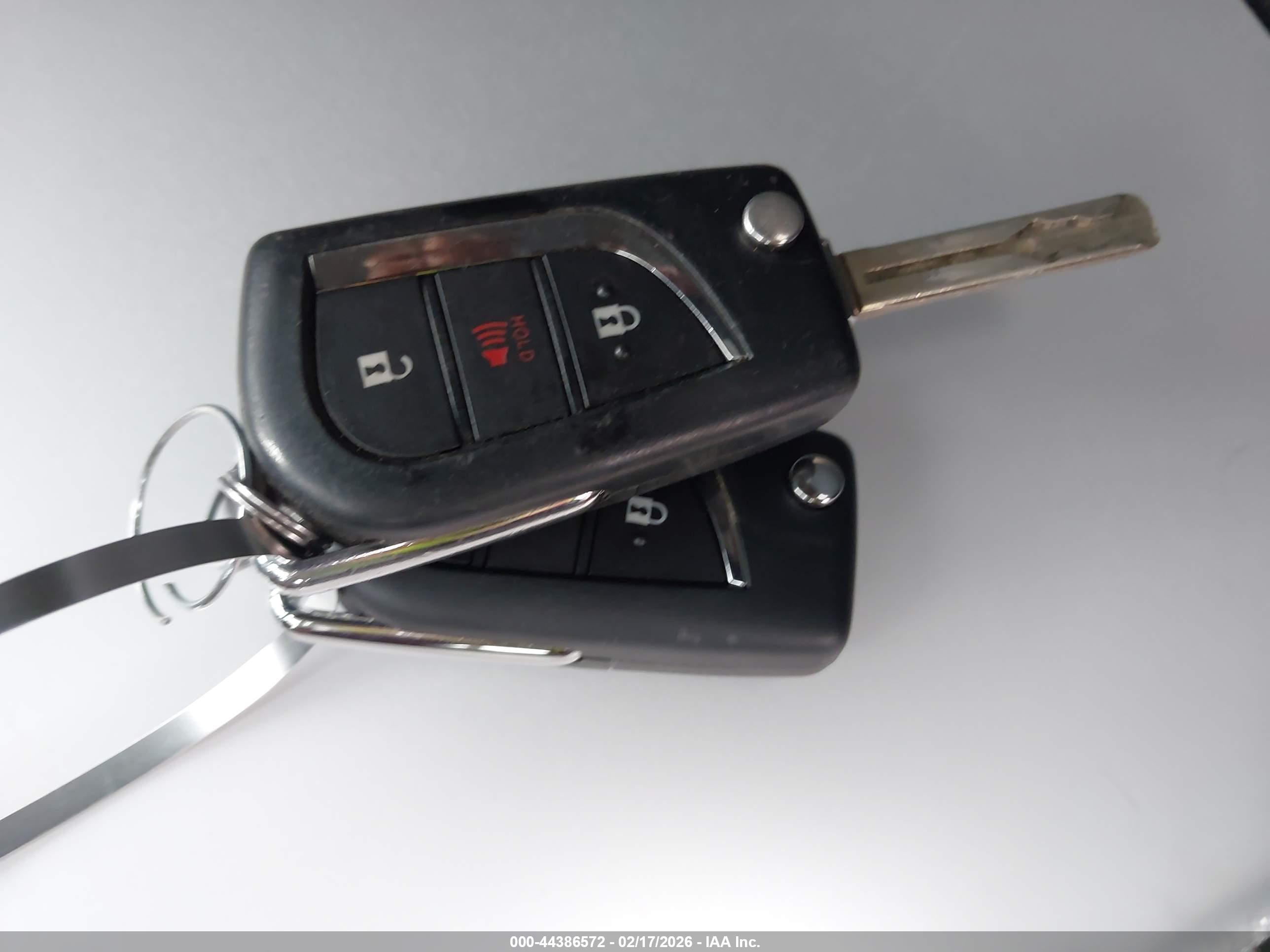 TOYOTA RAV4 image 11