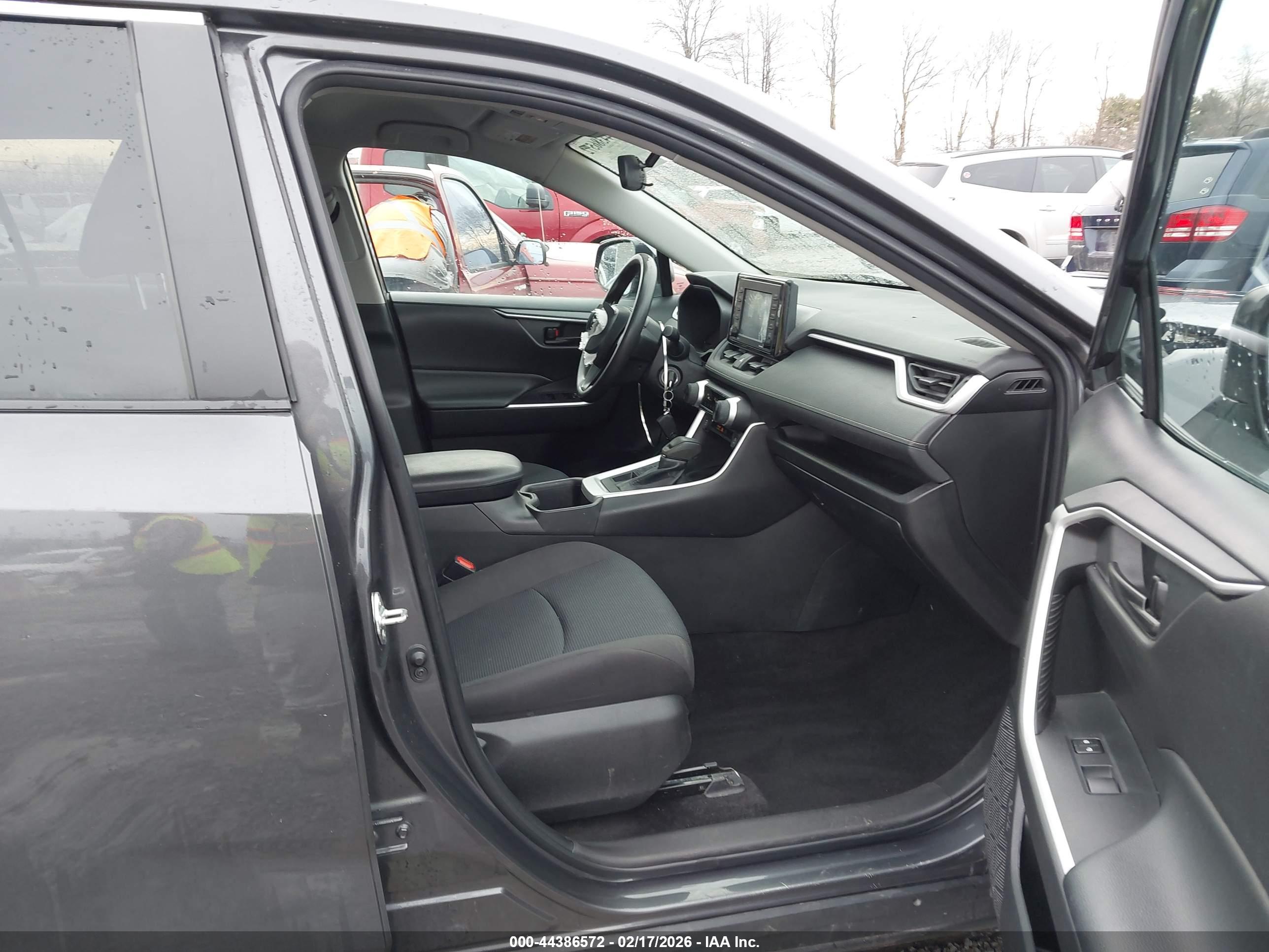 TOYOTA RAV4 image 5