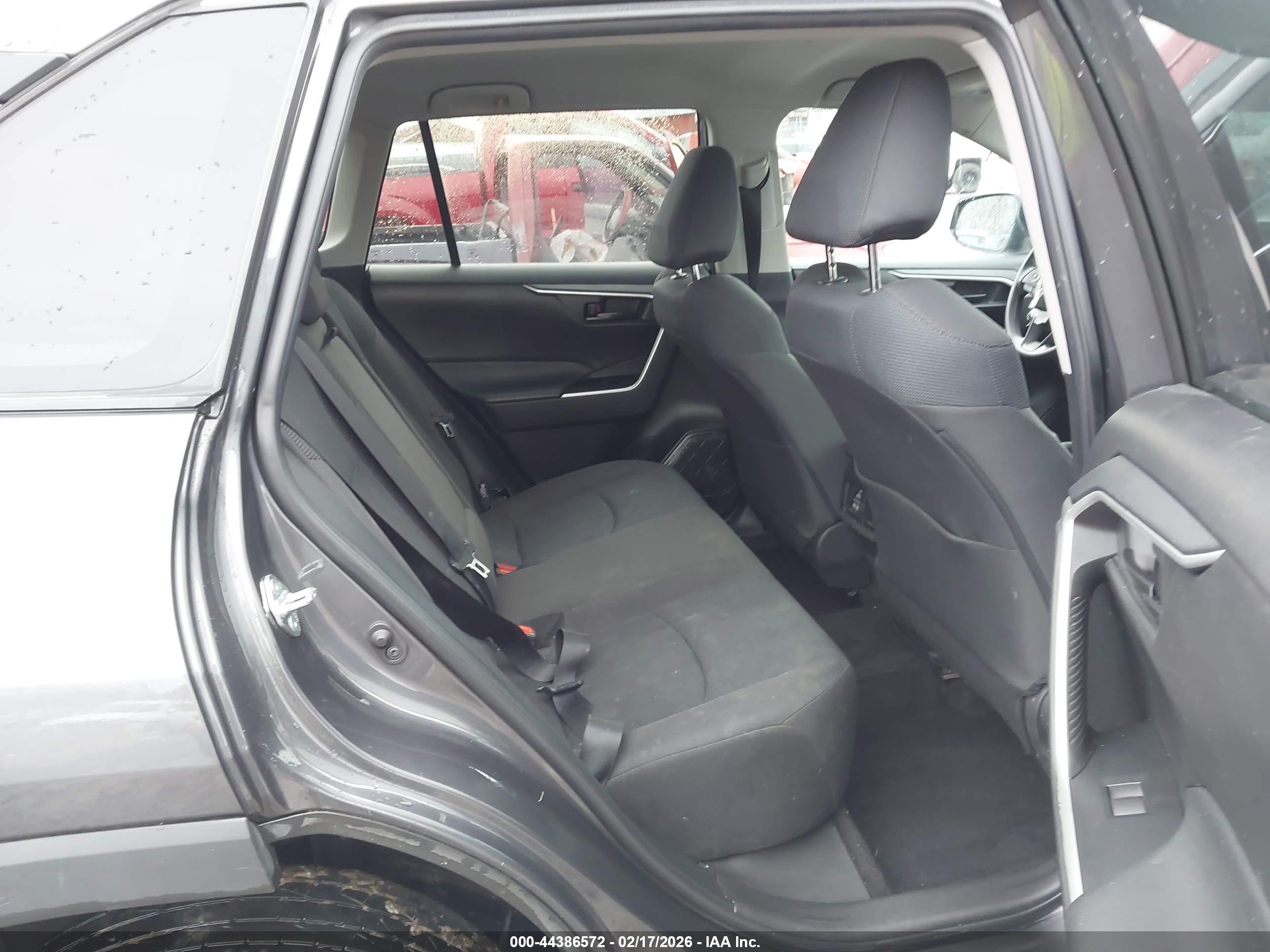 TOYOTA RAV4 image 8