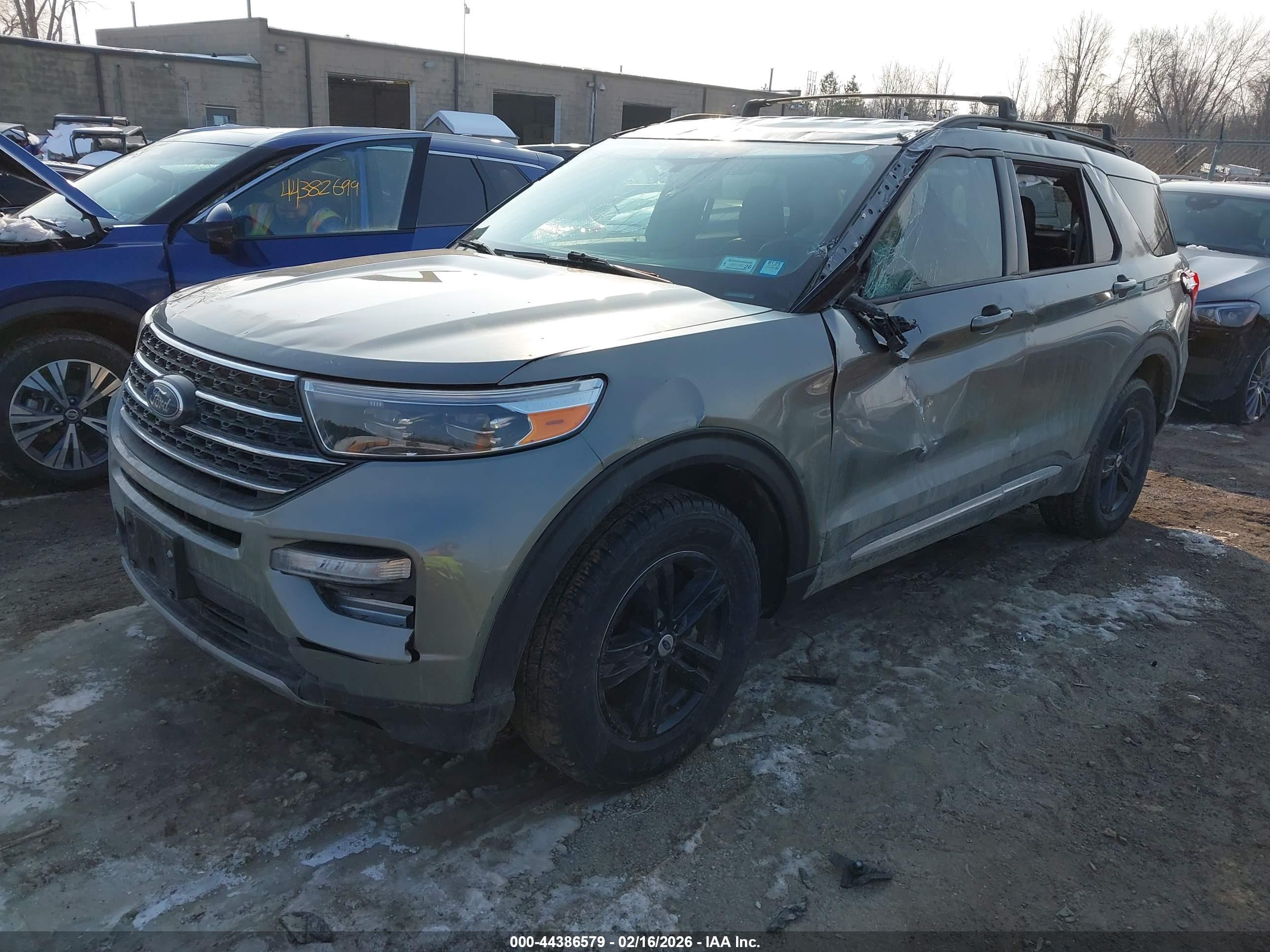 FORD EXPLORER image 2