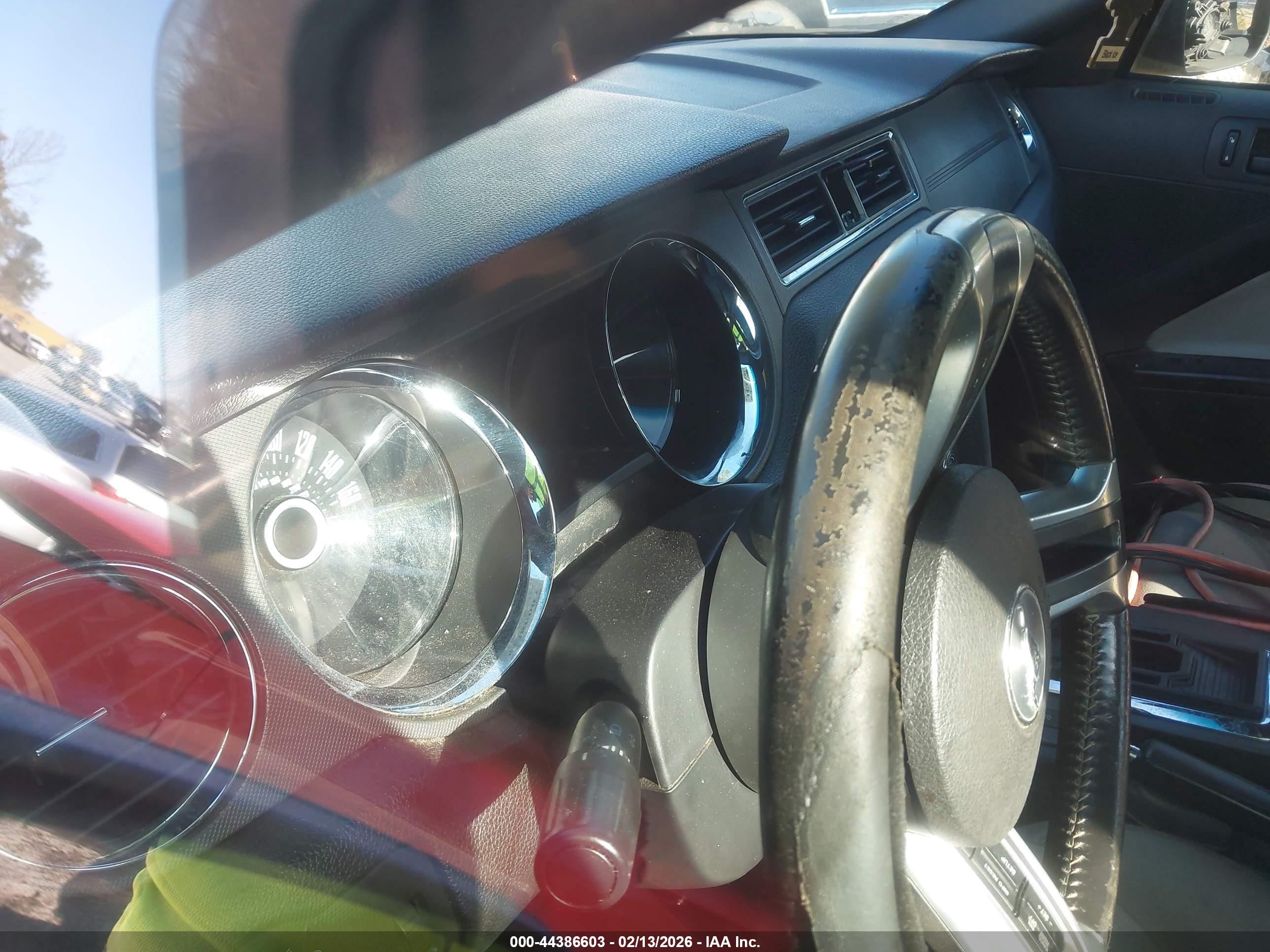 FORD MUSTANG image 7