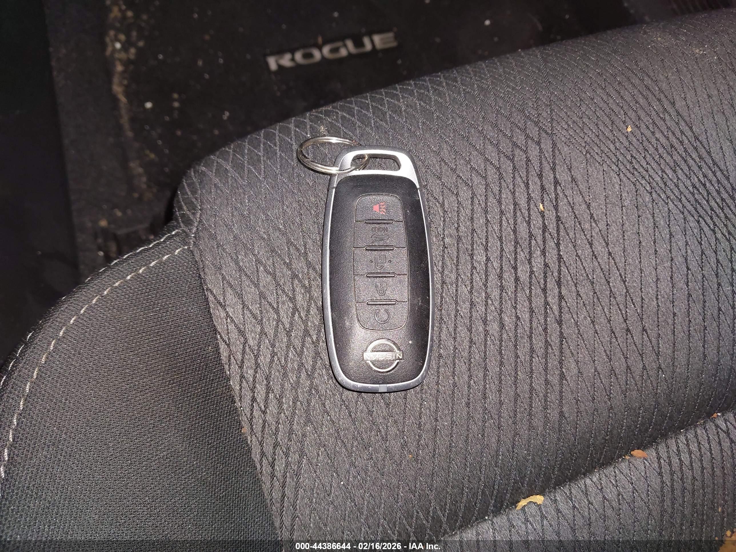 NISSAN ROGUE image 11