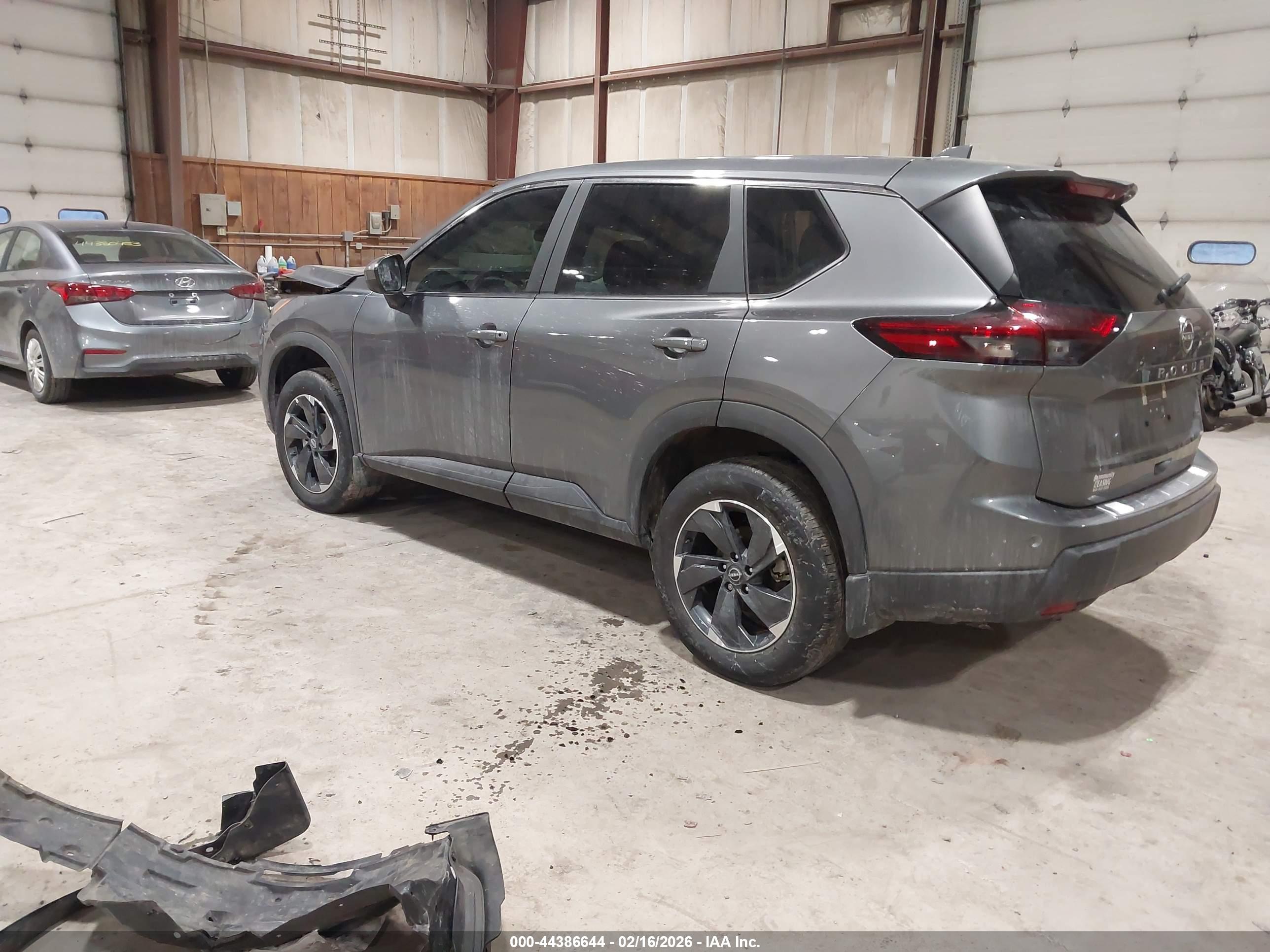 NISSAN ROGUE image 3