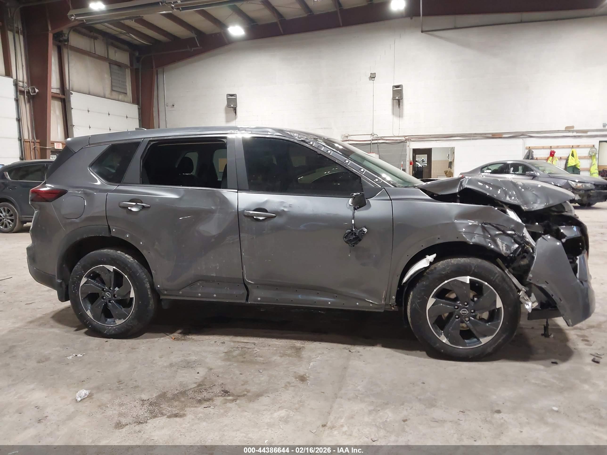 NISSAN ROGUE image 6