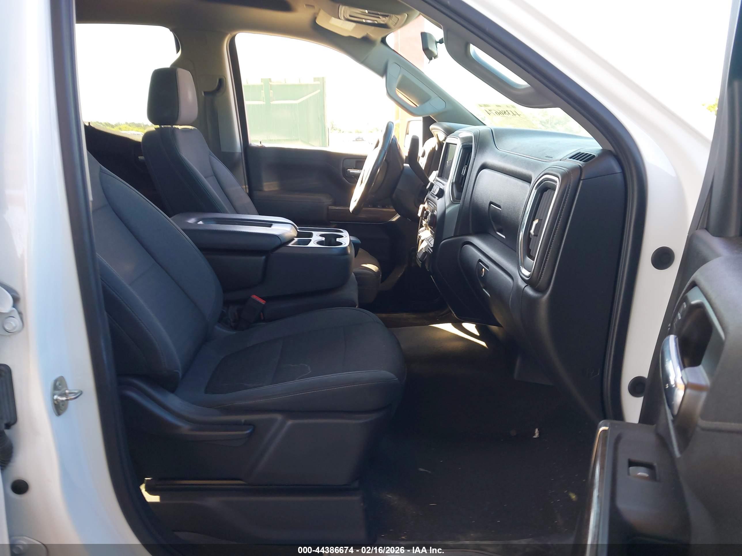 CHEVROLET SILVERADO image 5