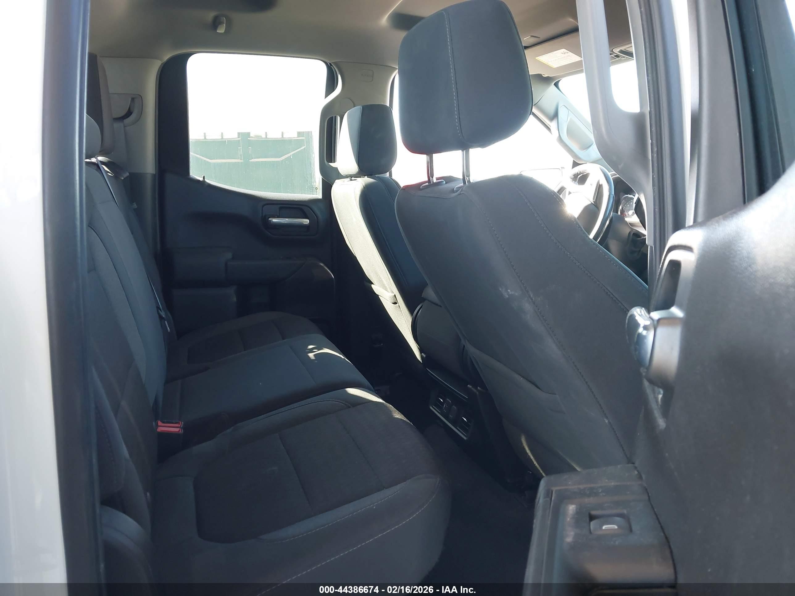 CHEVROLET SILVERADO image 8