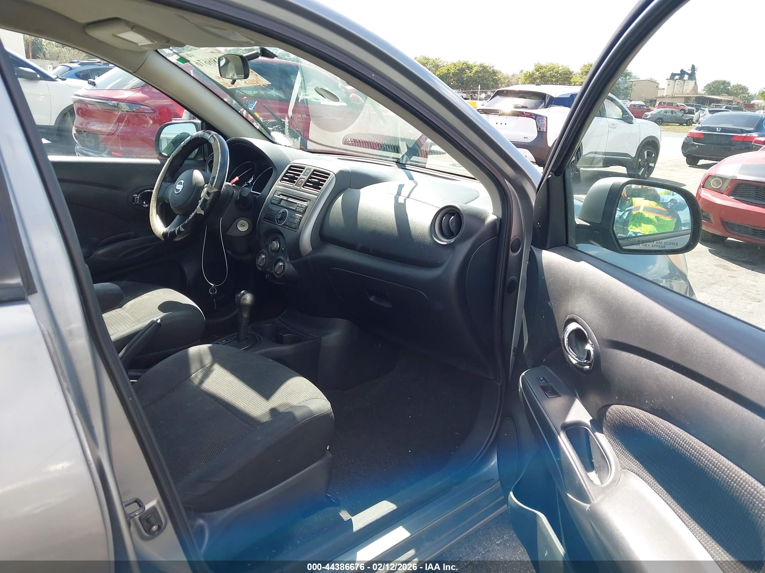 NISSAN VERSA image 5