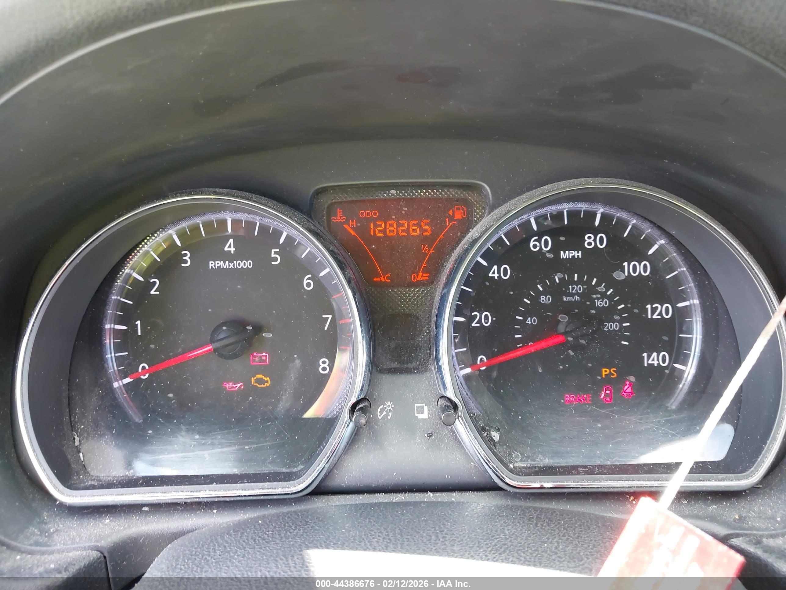 NISSAN VERSA image 7