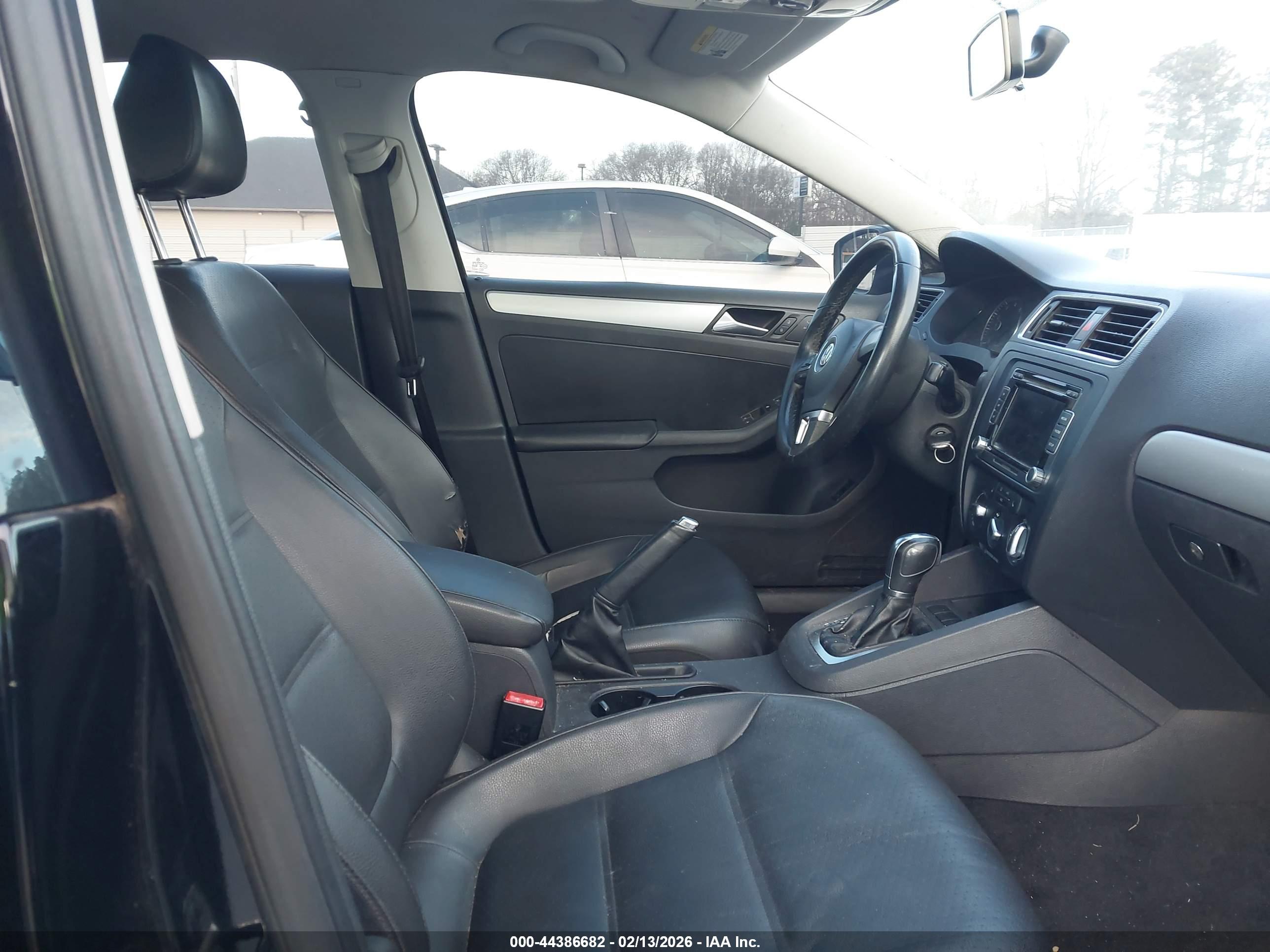 VOLKSWAGEN JETTA image 5