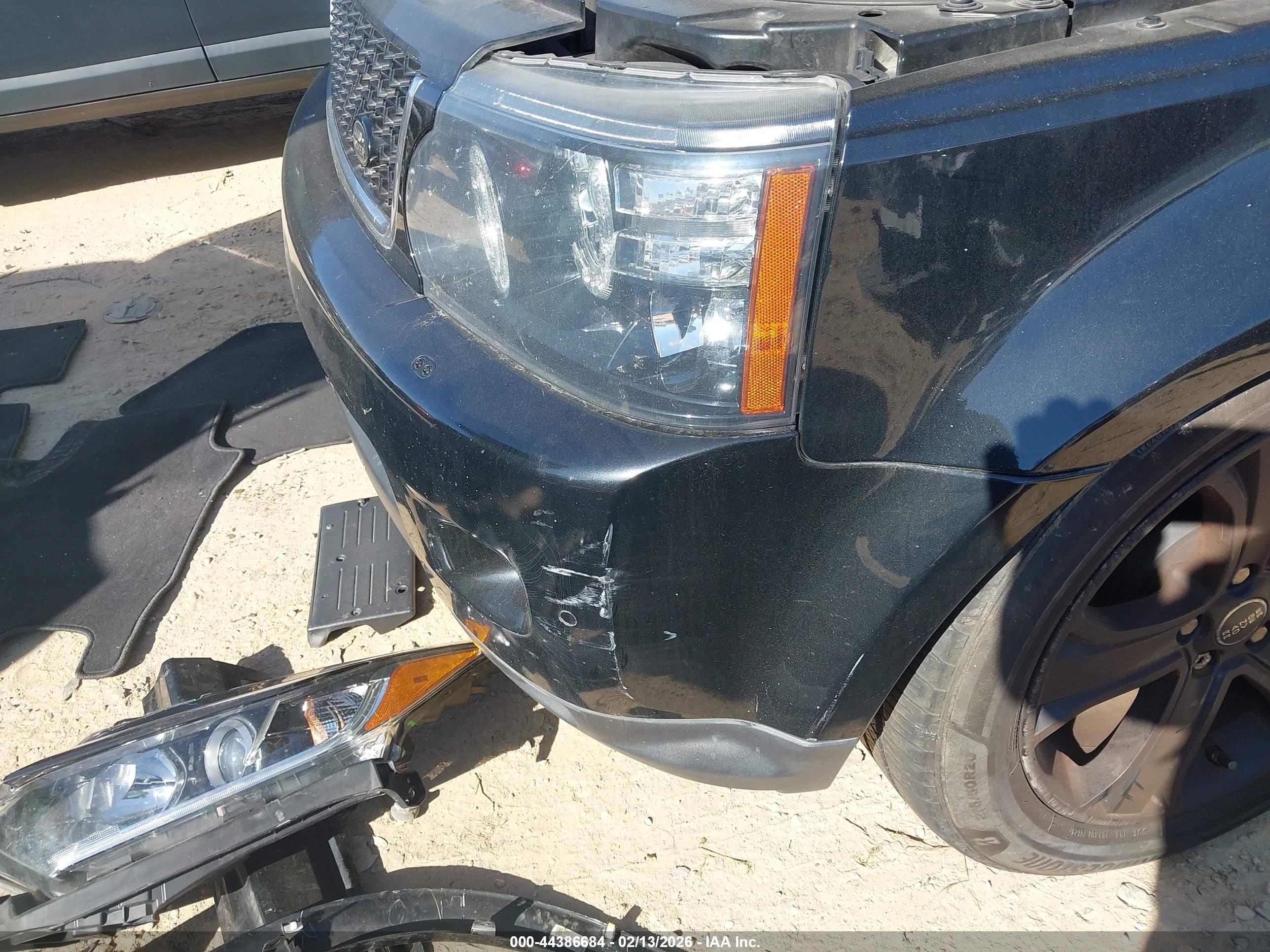 LAND ROVER image 6