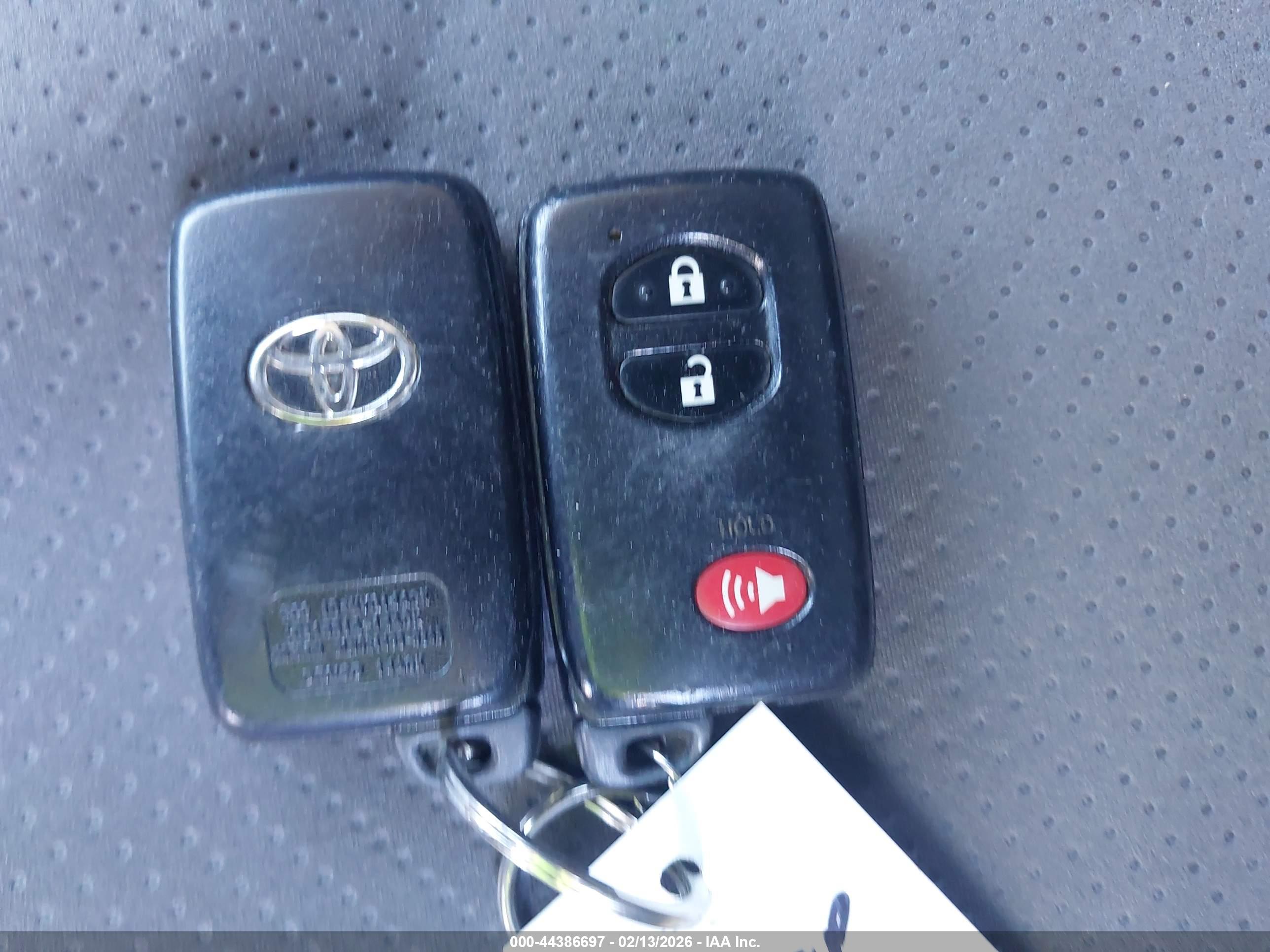 TOYOTA PRIUS image 11