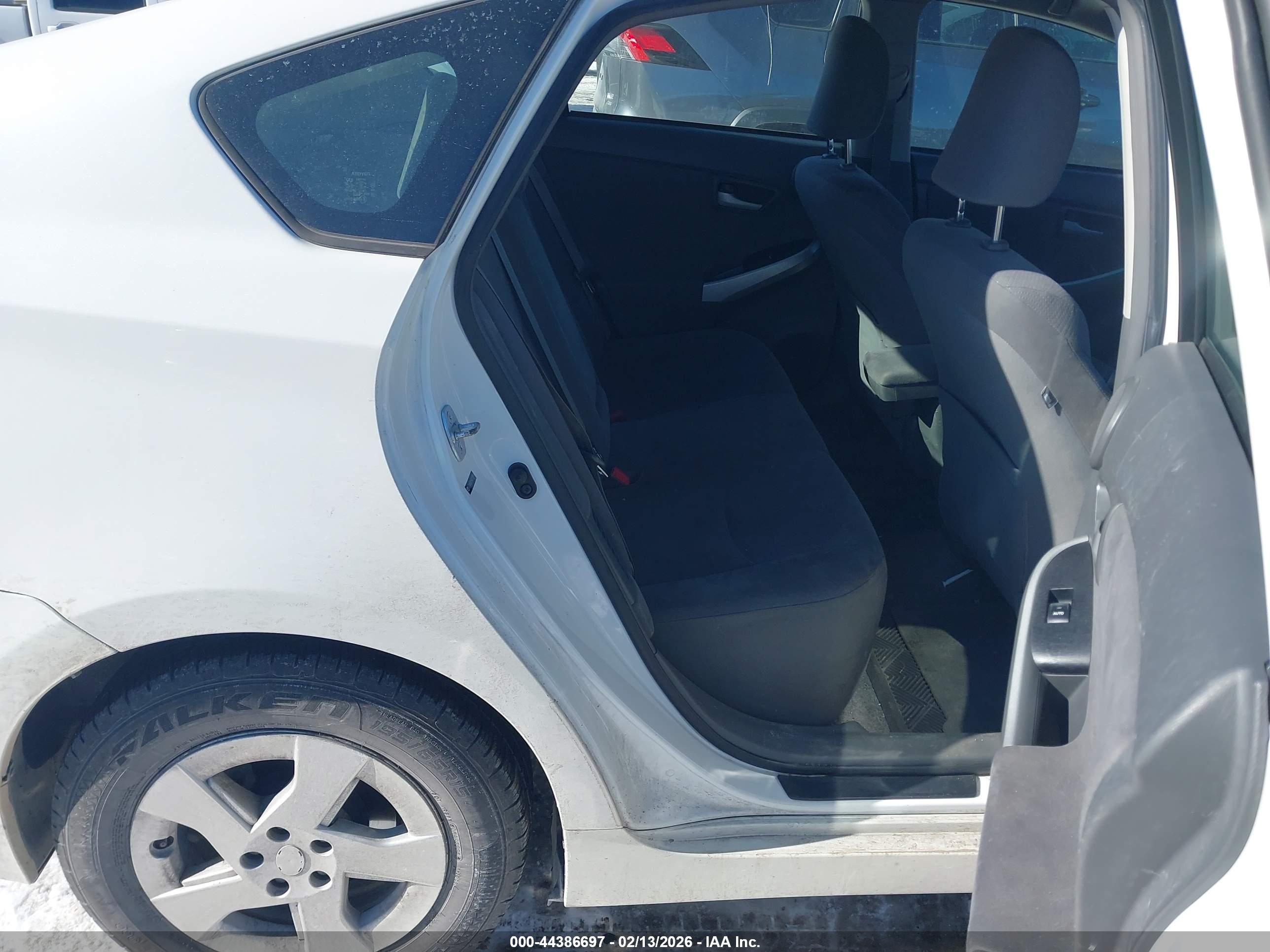 TOYOTA PRIUS image 8