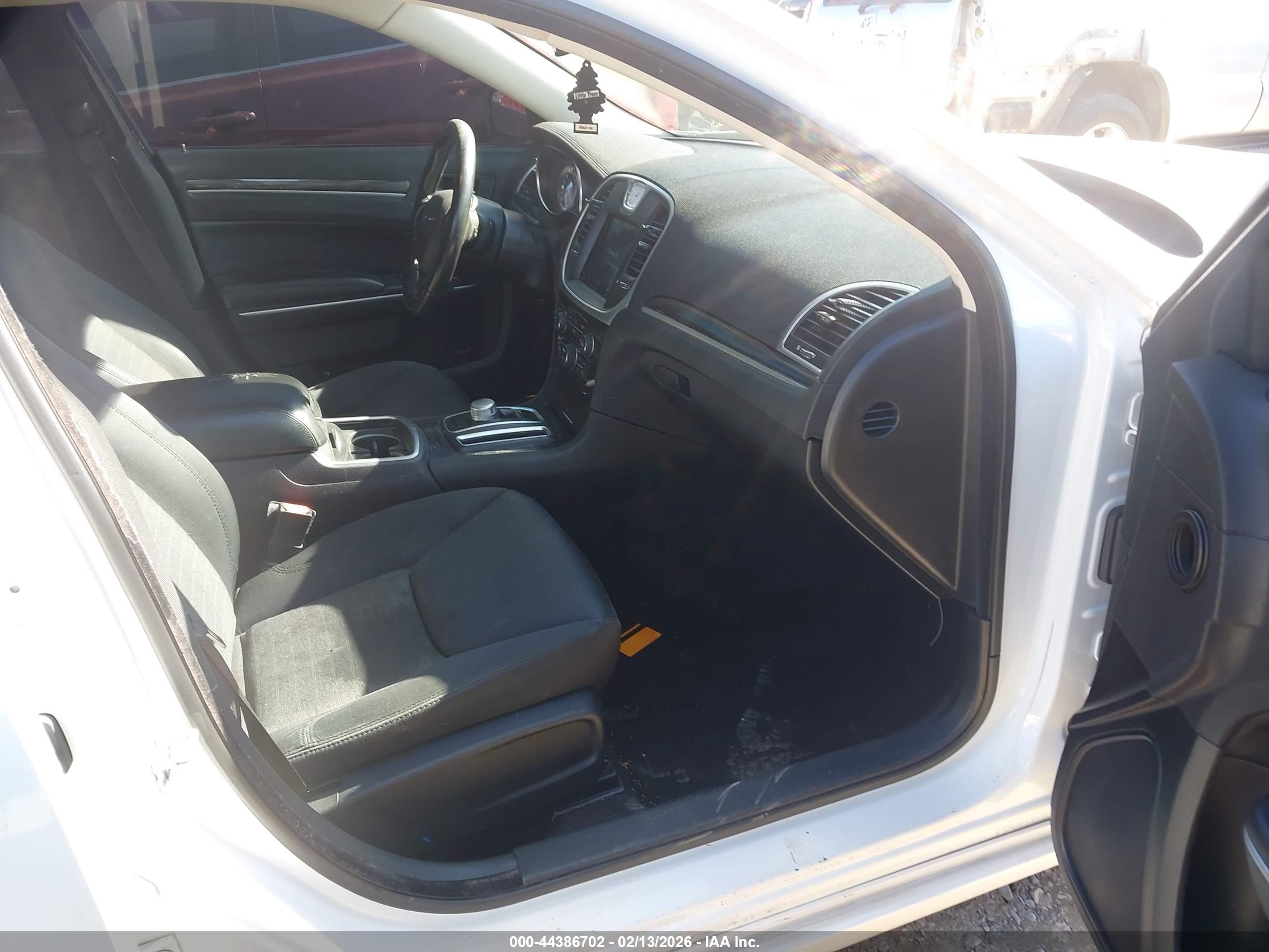 CHRYSLER 300 image 5