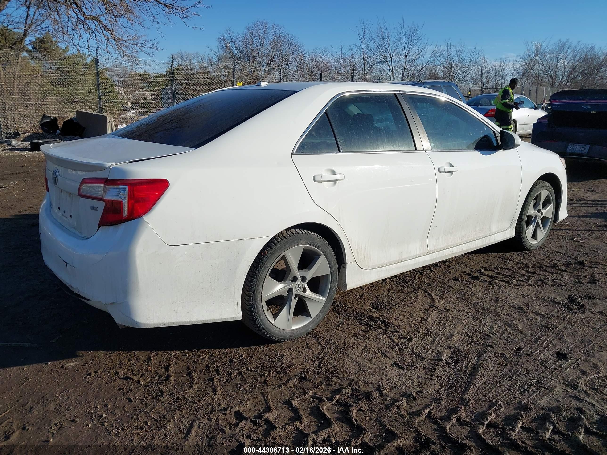 TOYOTA CAMRY image 4