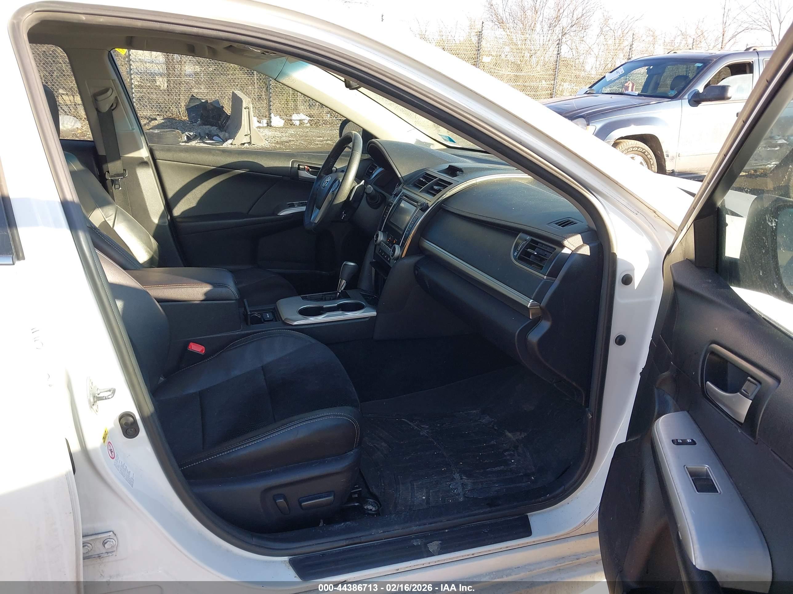 TOYOTA CAMRY image 5