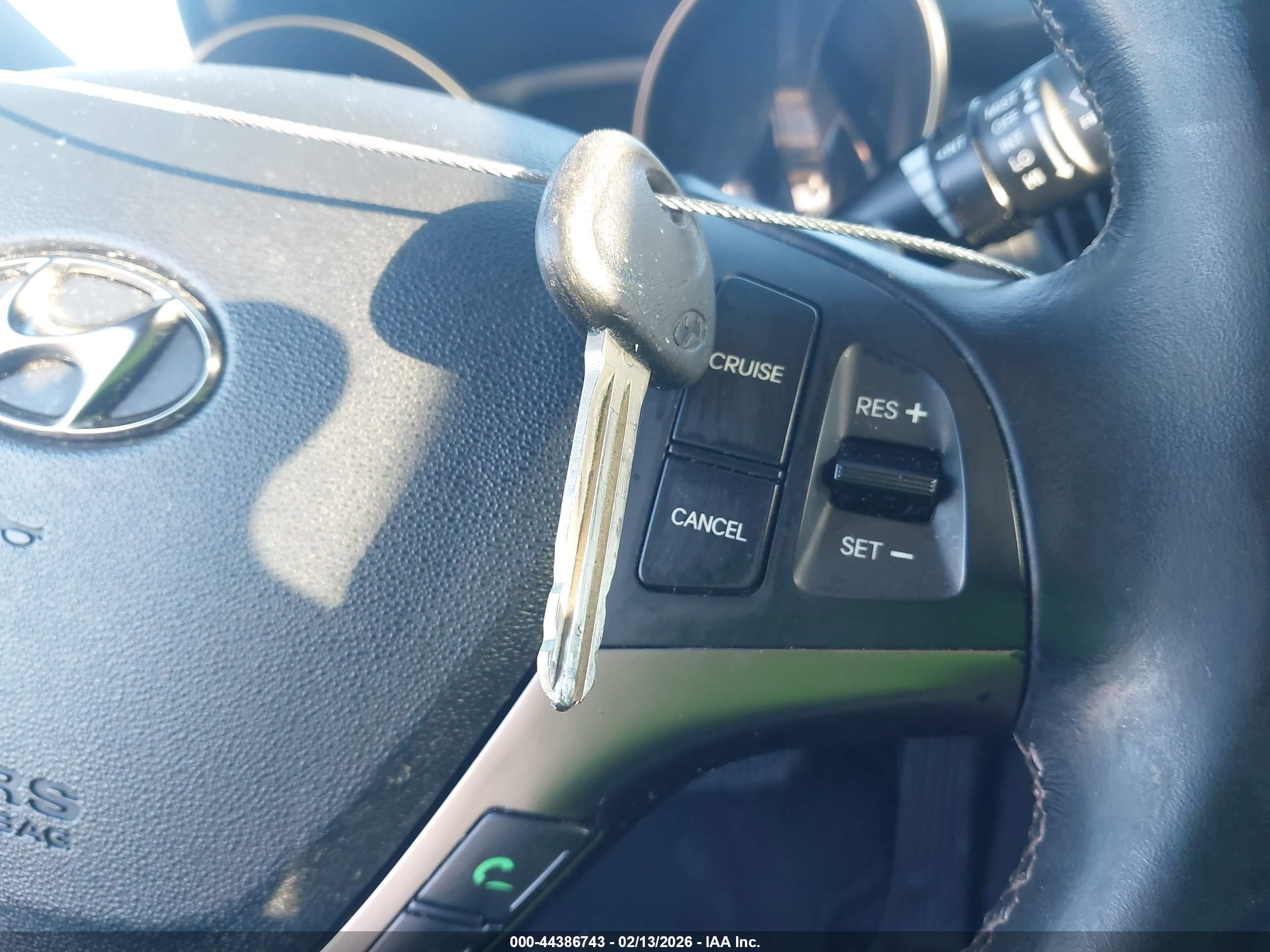 HYUNDAI GENESIS image 11