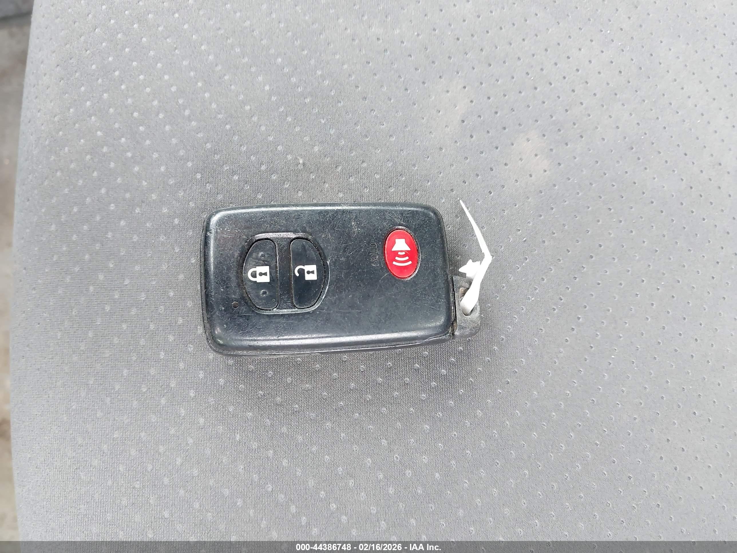 TOYOTA PRIUS image 11