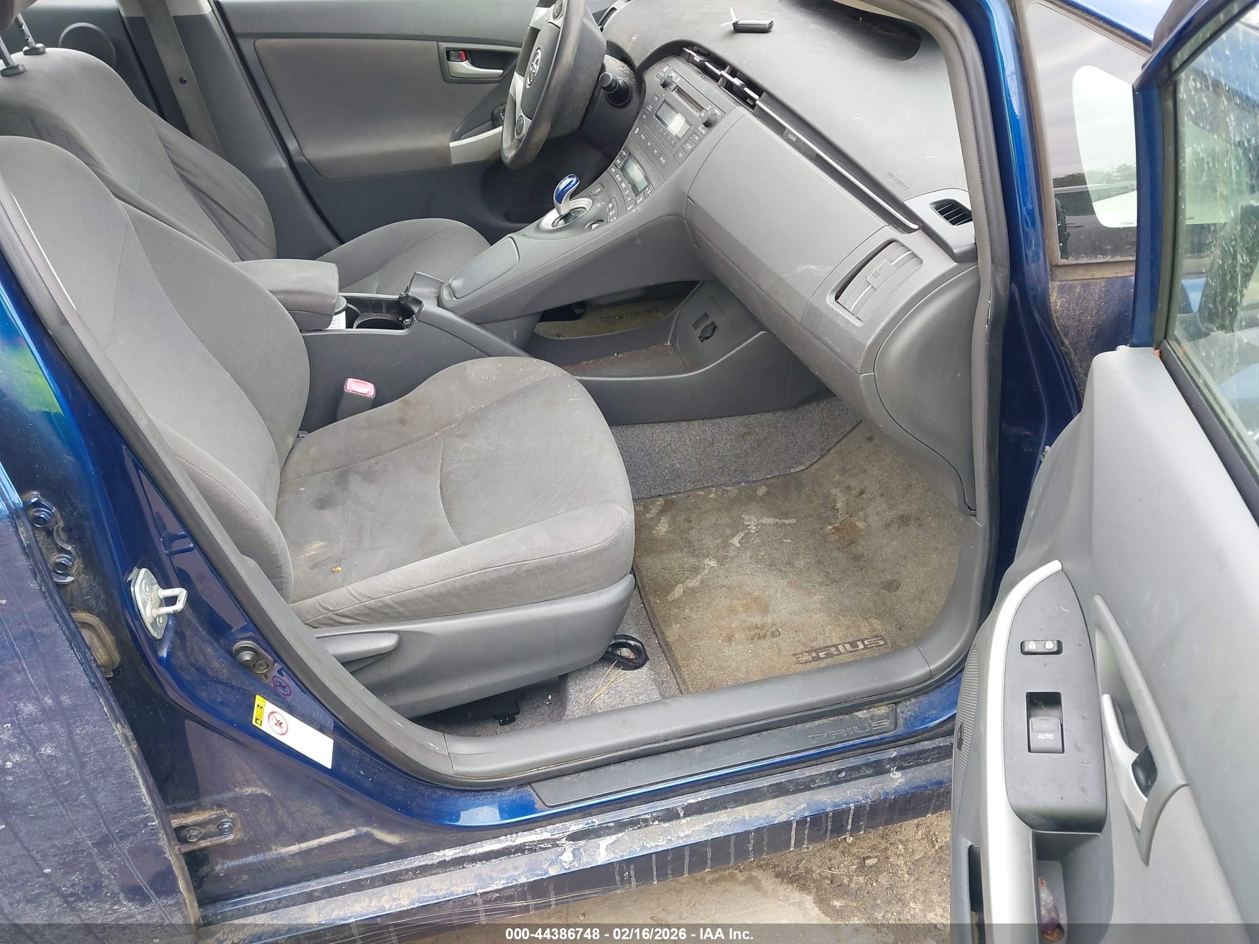 TOYOTA PRIUS image 5