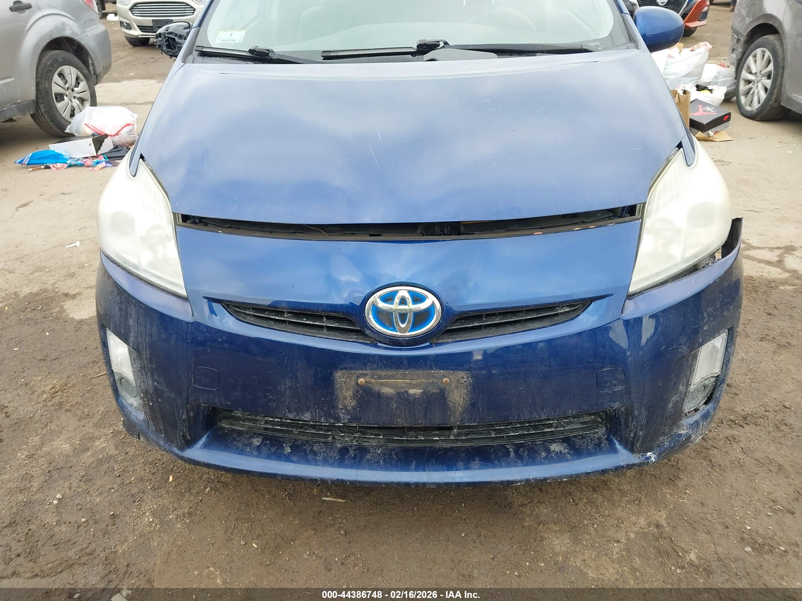 TOYOTA PRIUS image 6