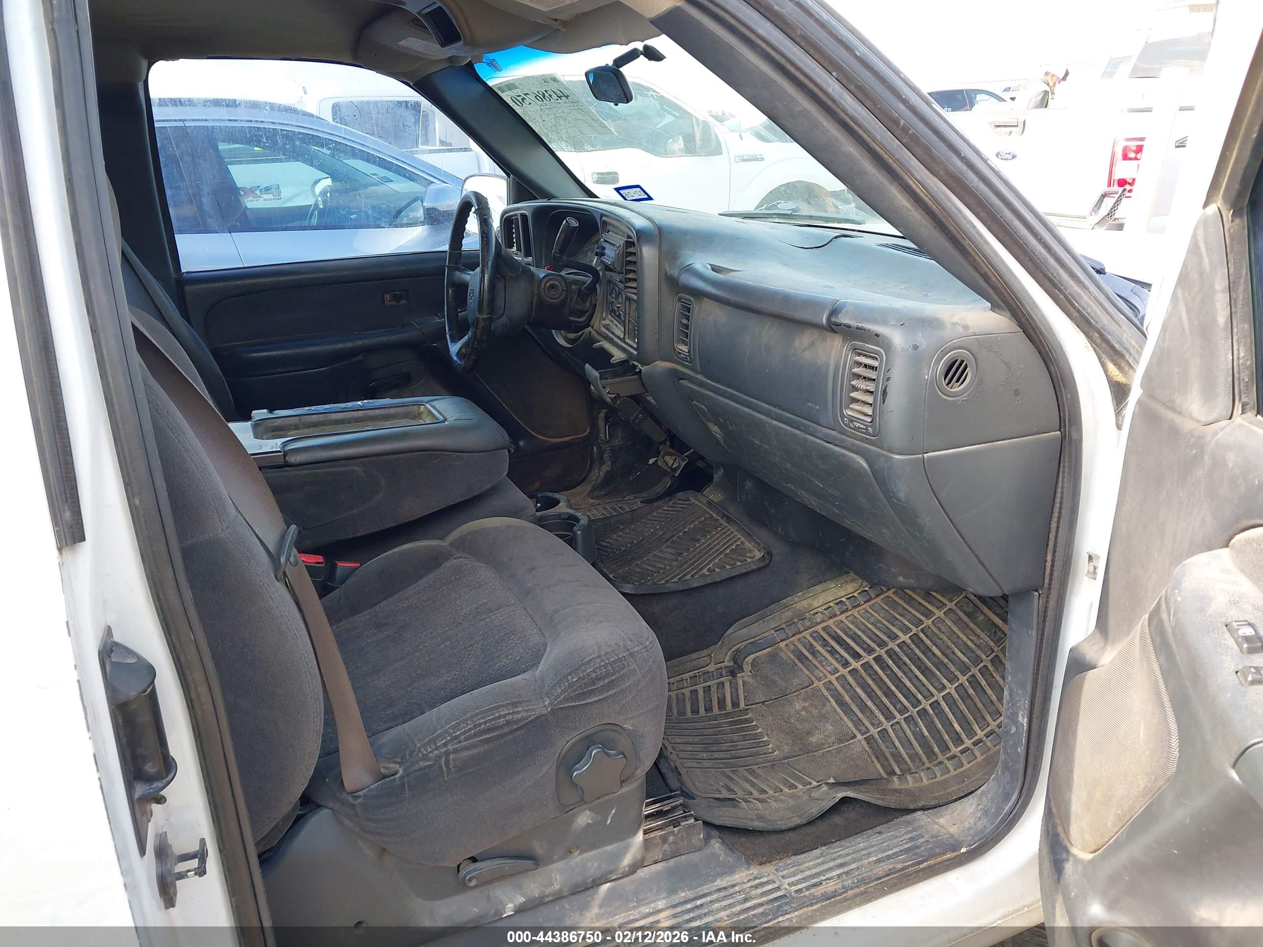 CHEVROLET SILVERADO image 5