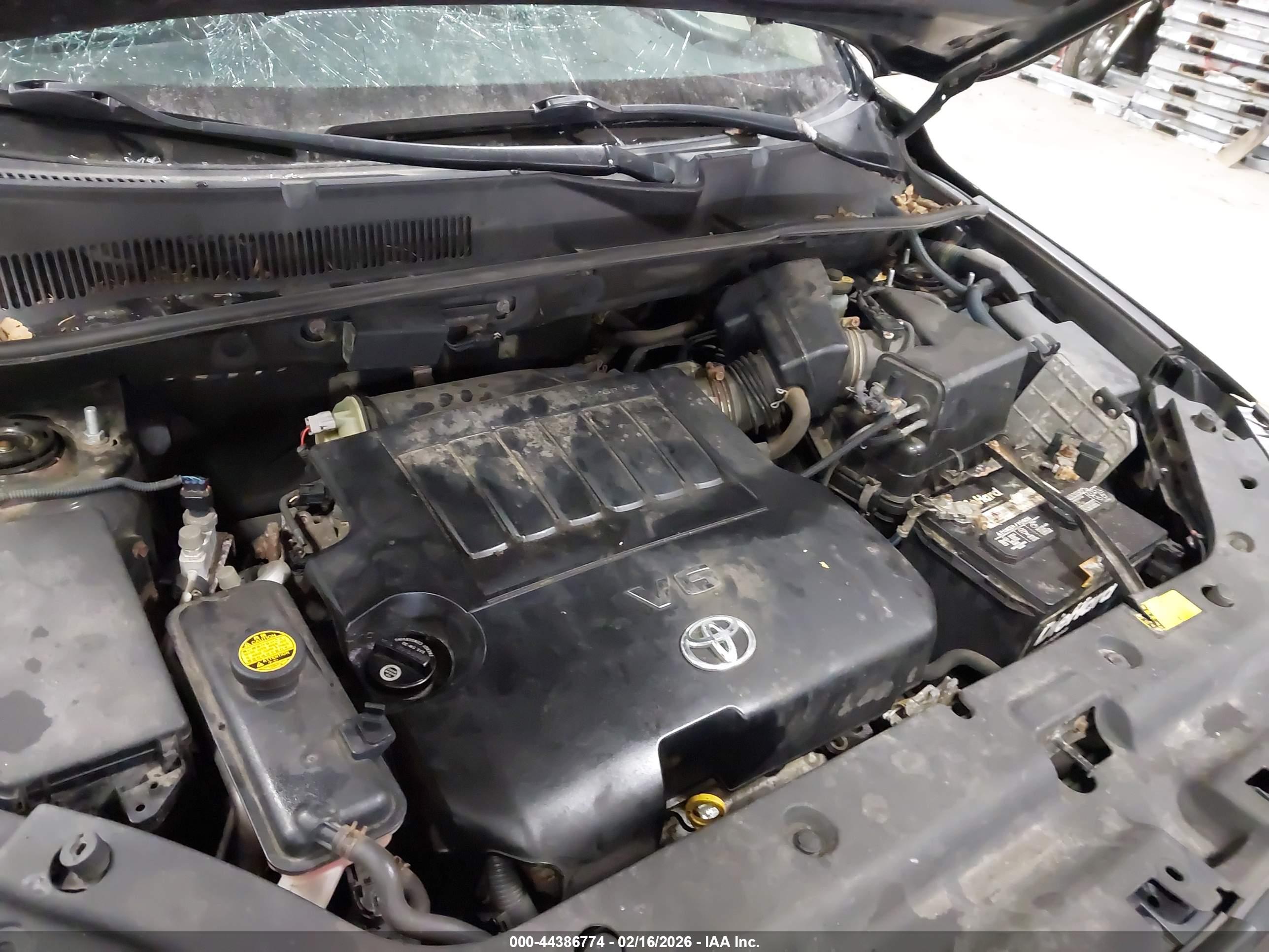 TOYOTA RAV4 image 10