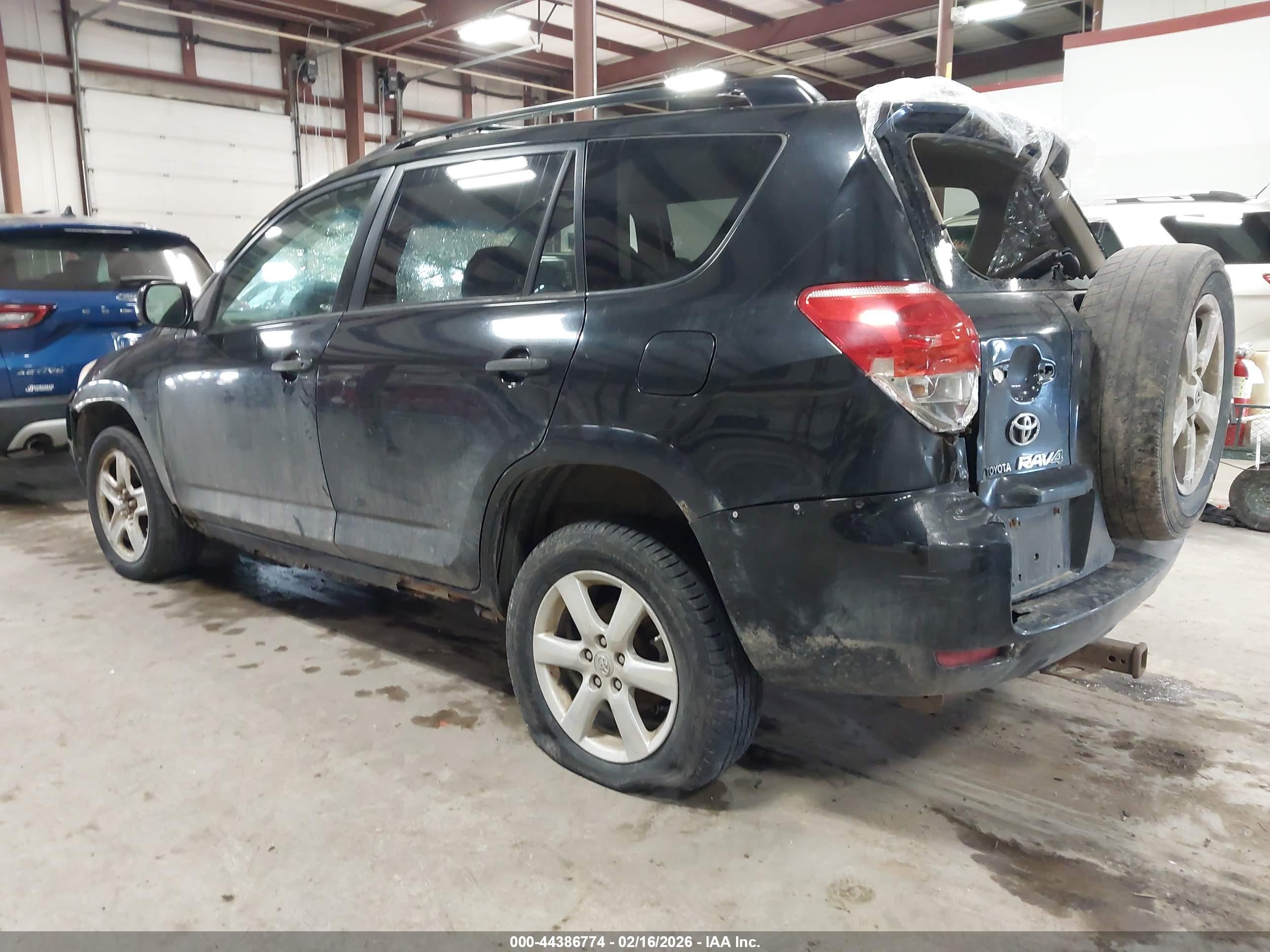 TOYOTA RAV4 image 3
