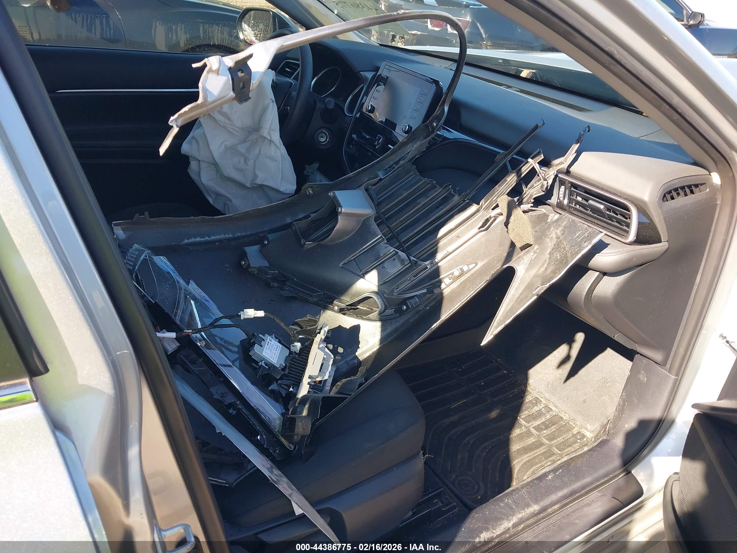TOYOTA CAMRY image 5